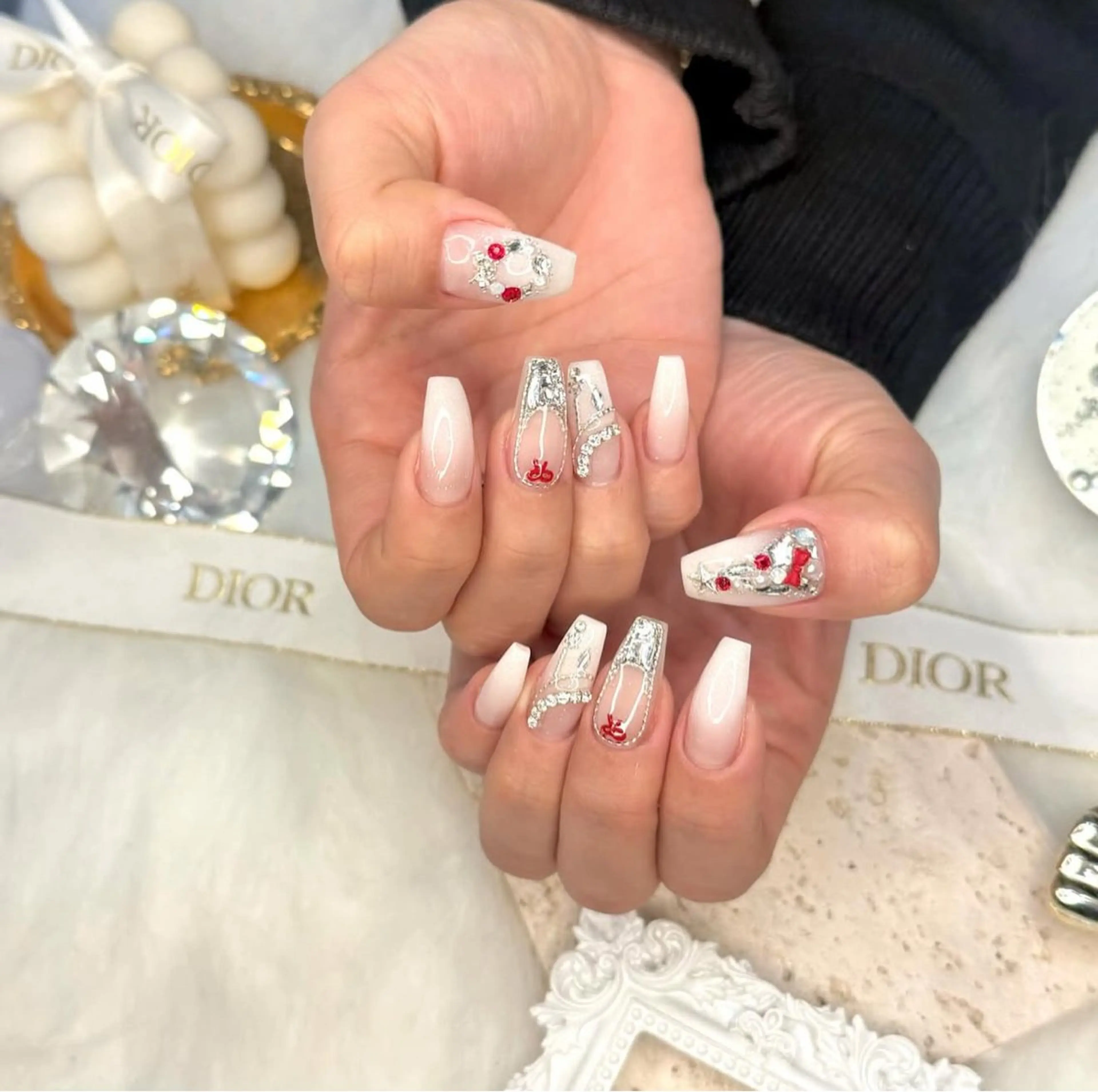 ネイル キラキラネイル マグネットネイル ミラーネイル ニュアンスネイル ワンホンネイル ハンドネイル Lyna 池袋のネイルデザイン