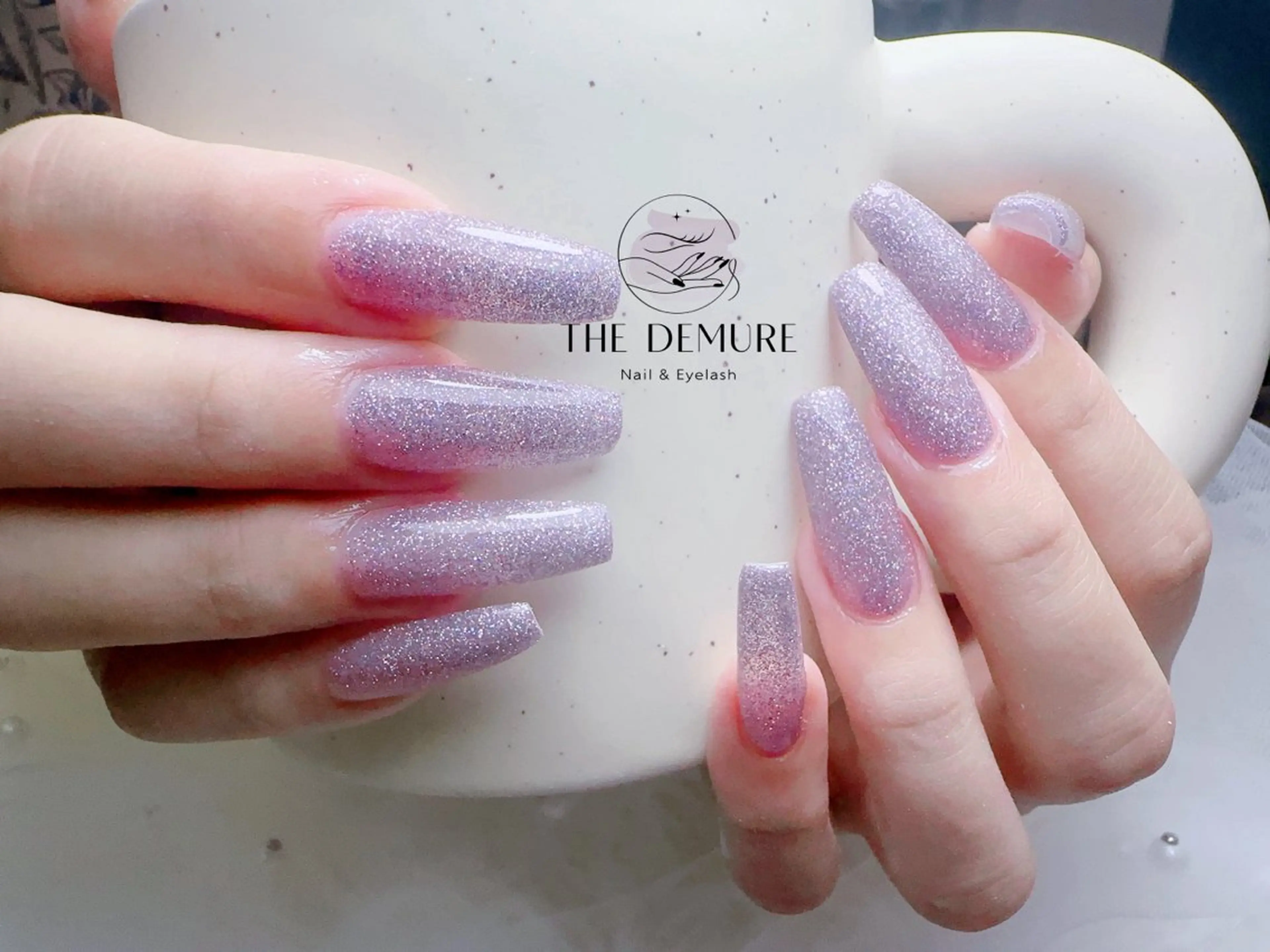 ネイル アートネイル キラキラネイル 韓国ネイル 水色 ロングネイル ハンドネイル ハンドケア NailDemure 【銀座店】のネイルデザイン