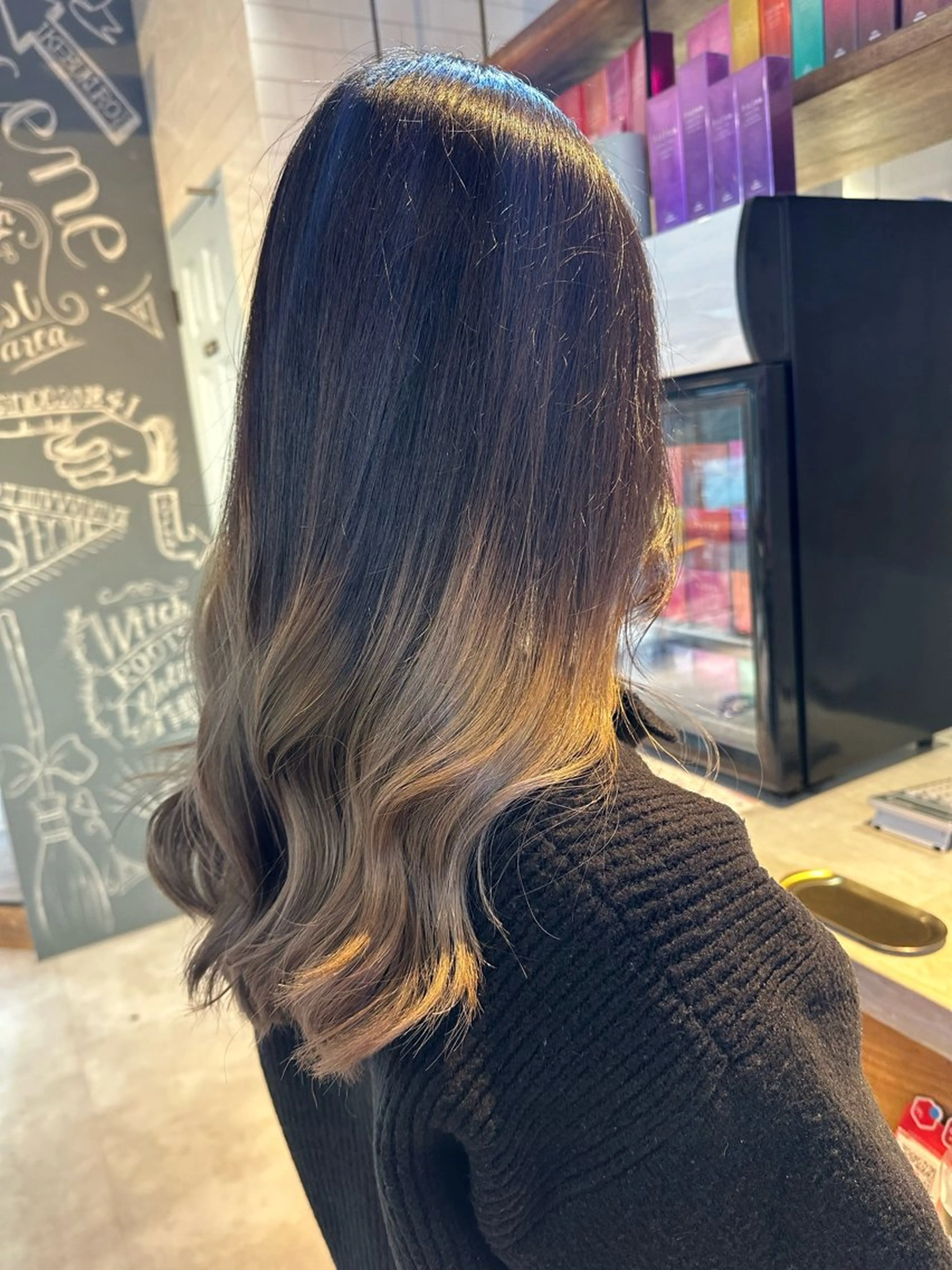 ロング カラー ベージュカラー ブリーチ グラデーションカラー ミルクティーベージュ ヘアカラー トリートメント 七井 香奈 (なないかな)のヘアスタイル