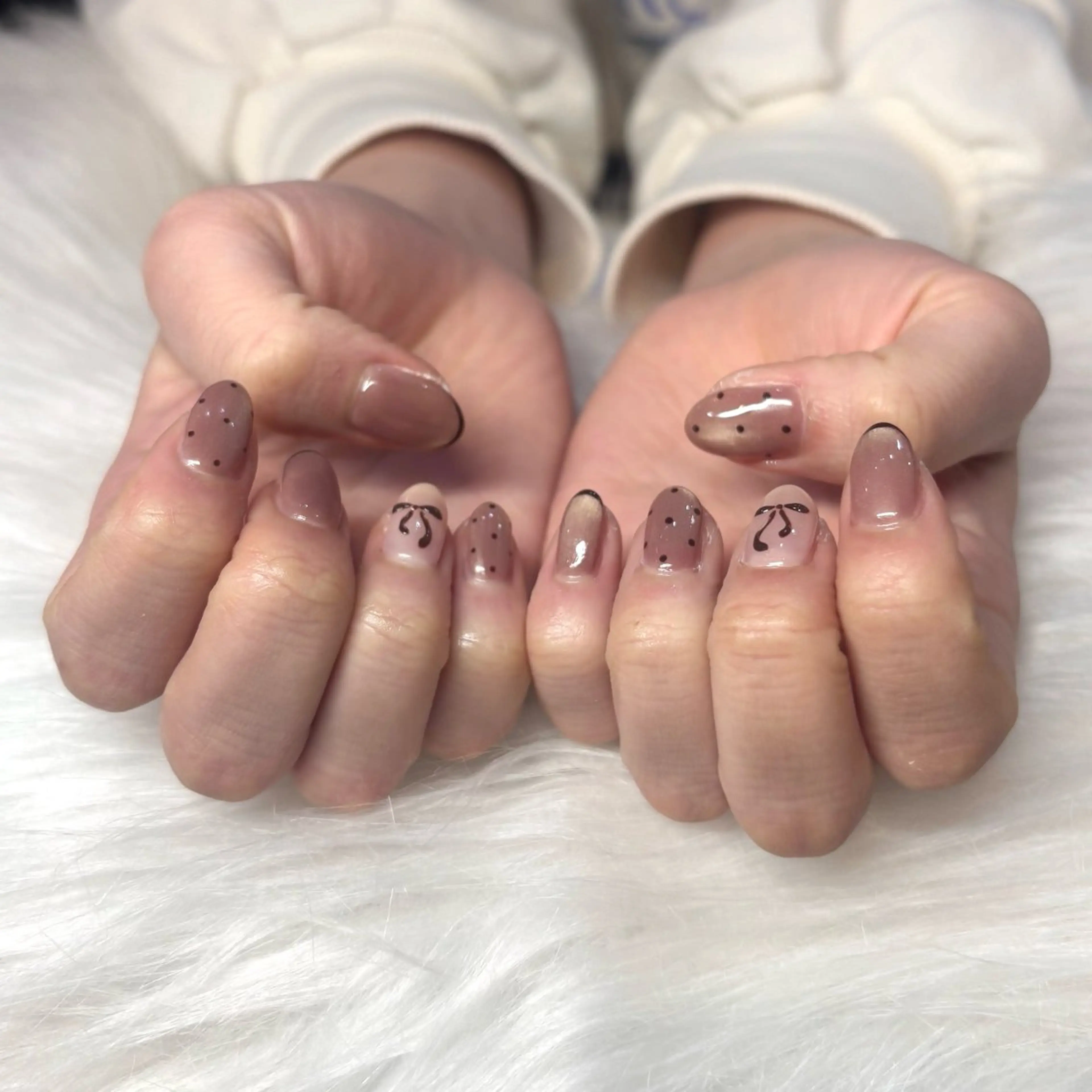 ネイル ブラウン リボン ハンドネイル HANA ソブエのネイルデザイン
