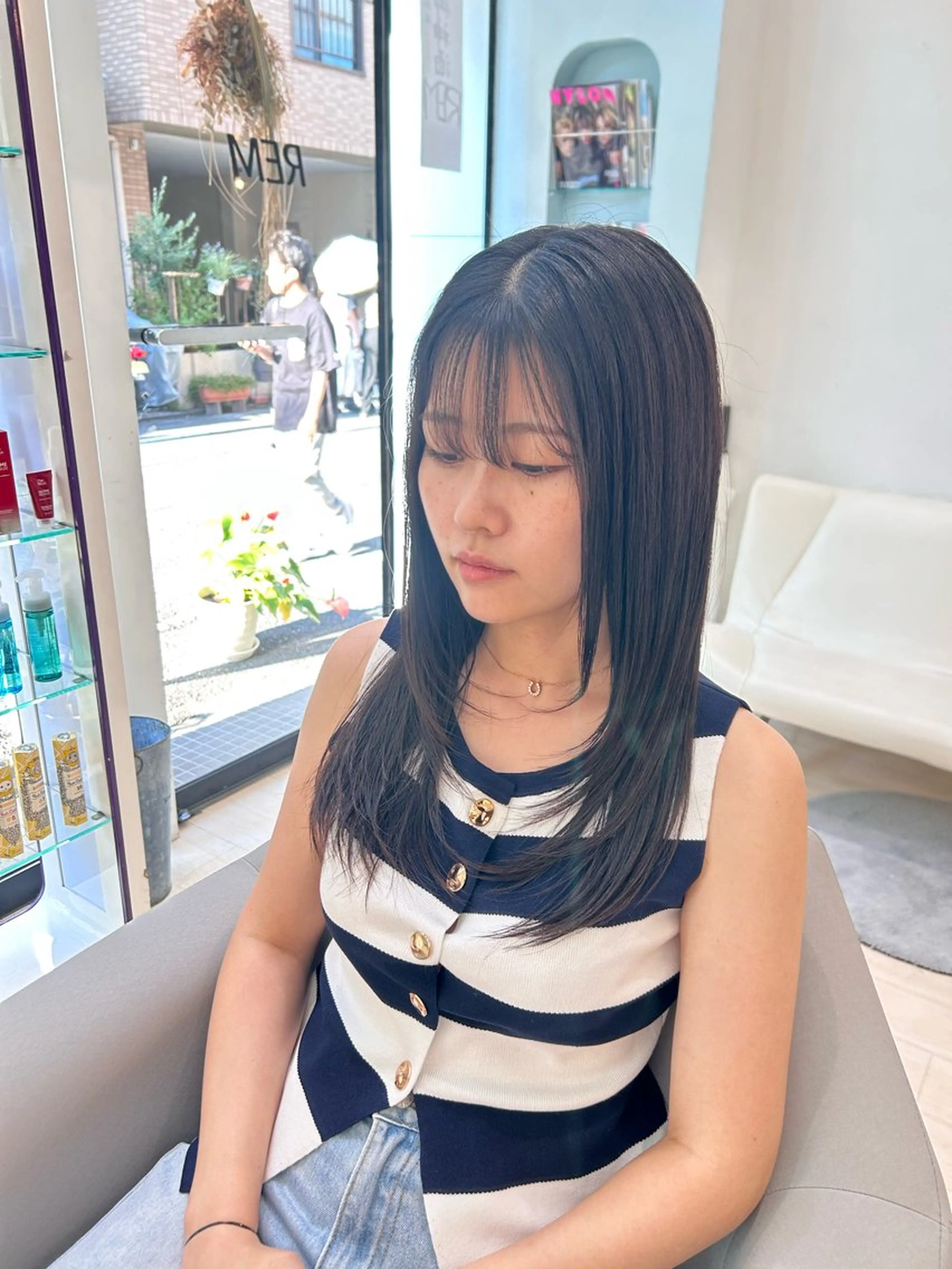 セミロング カット 堀 日次のヘアスタイル