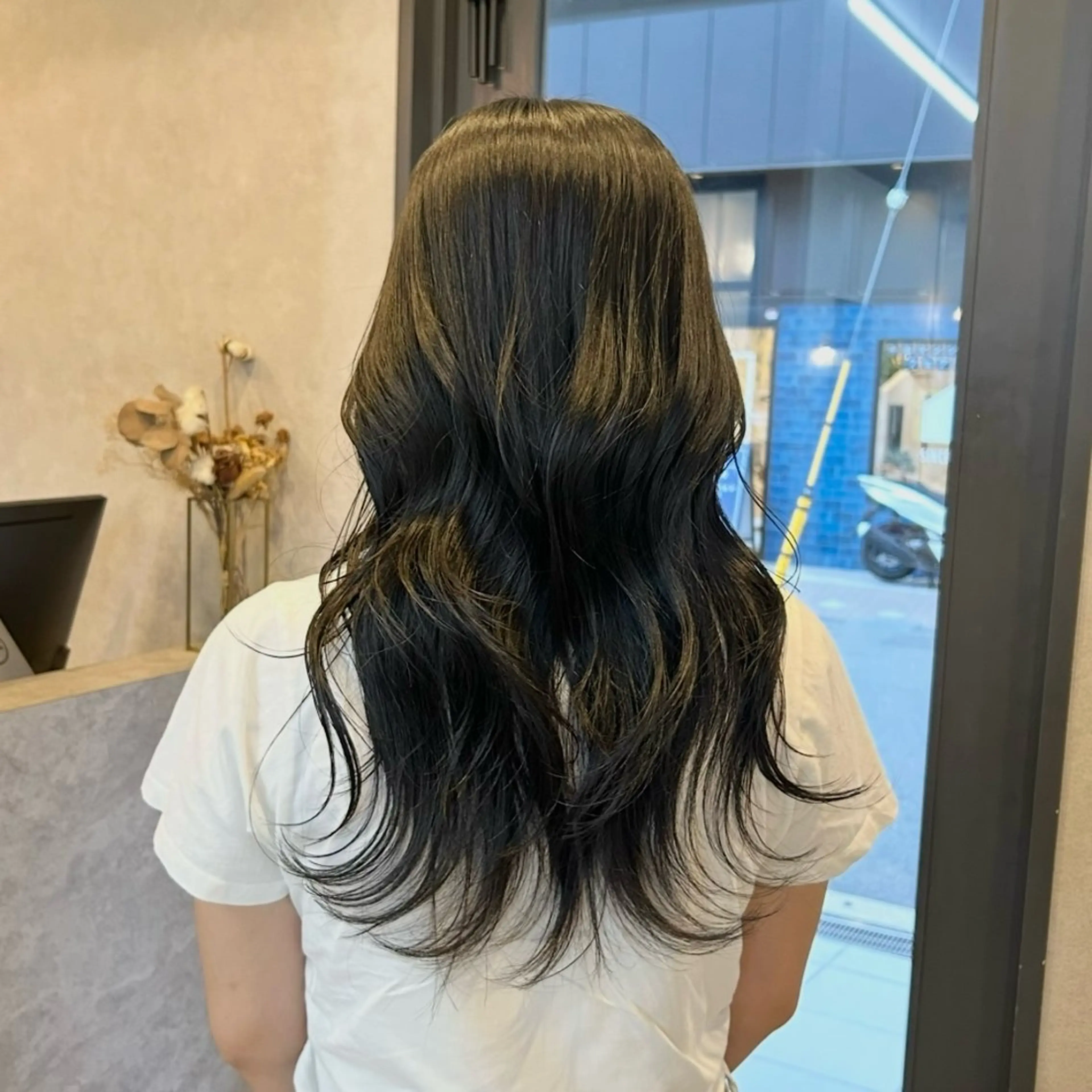 セミロング カラー レイヤーカット いなみね はるきのヘアスタイル