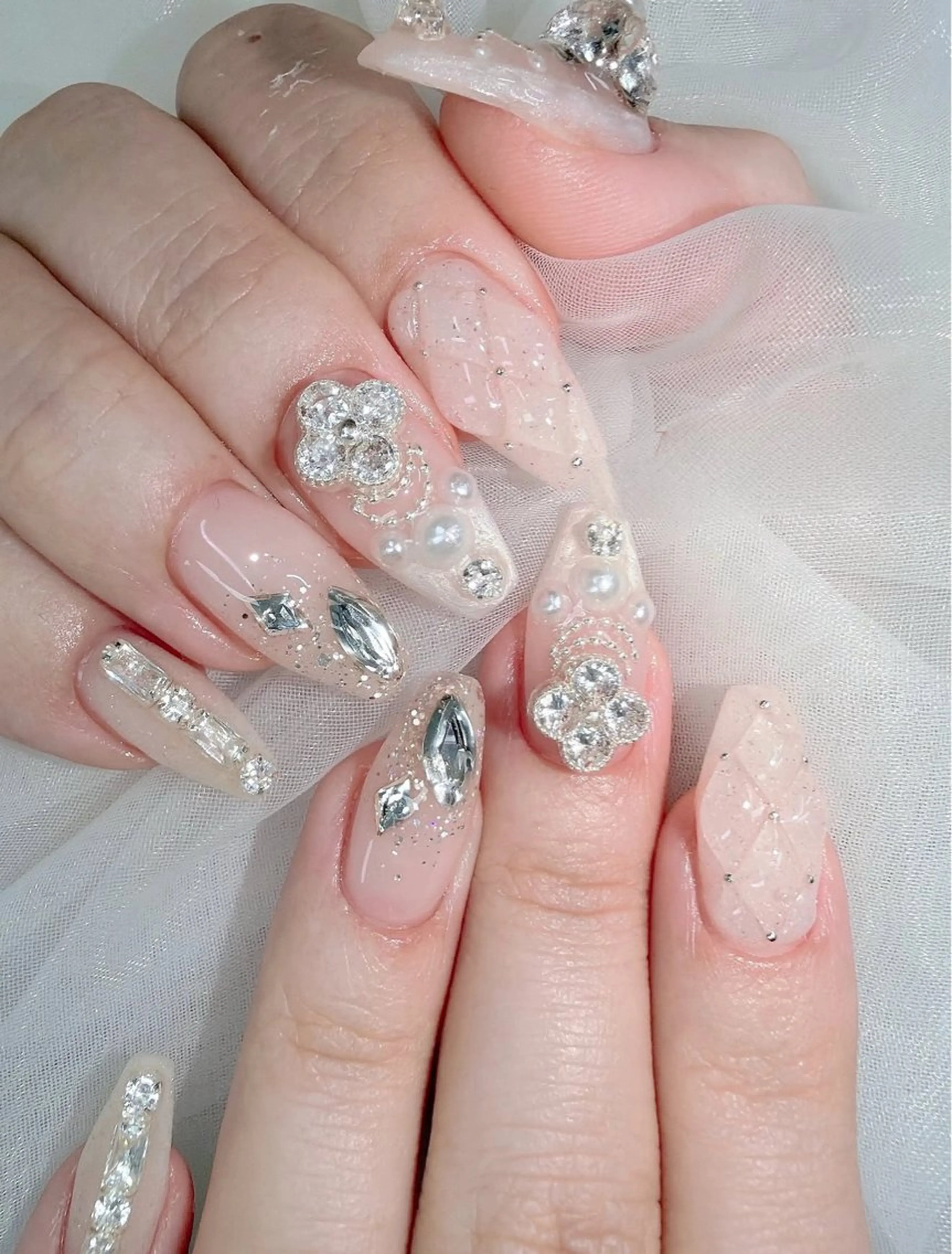 ネイル キラキラネイル マグネットネイル ミラーネイル ニュアンスネイル ワンホンネイル ハンドネイル Lyna 池袋のネイルデザイン