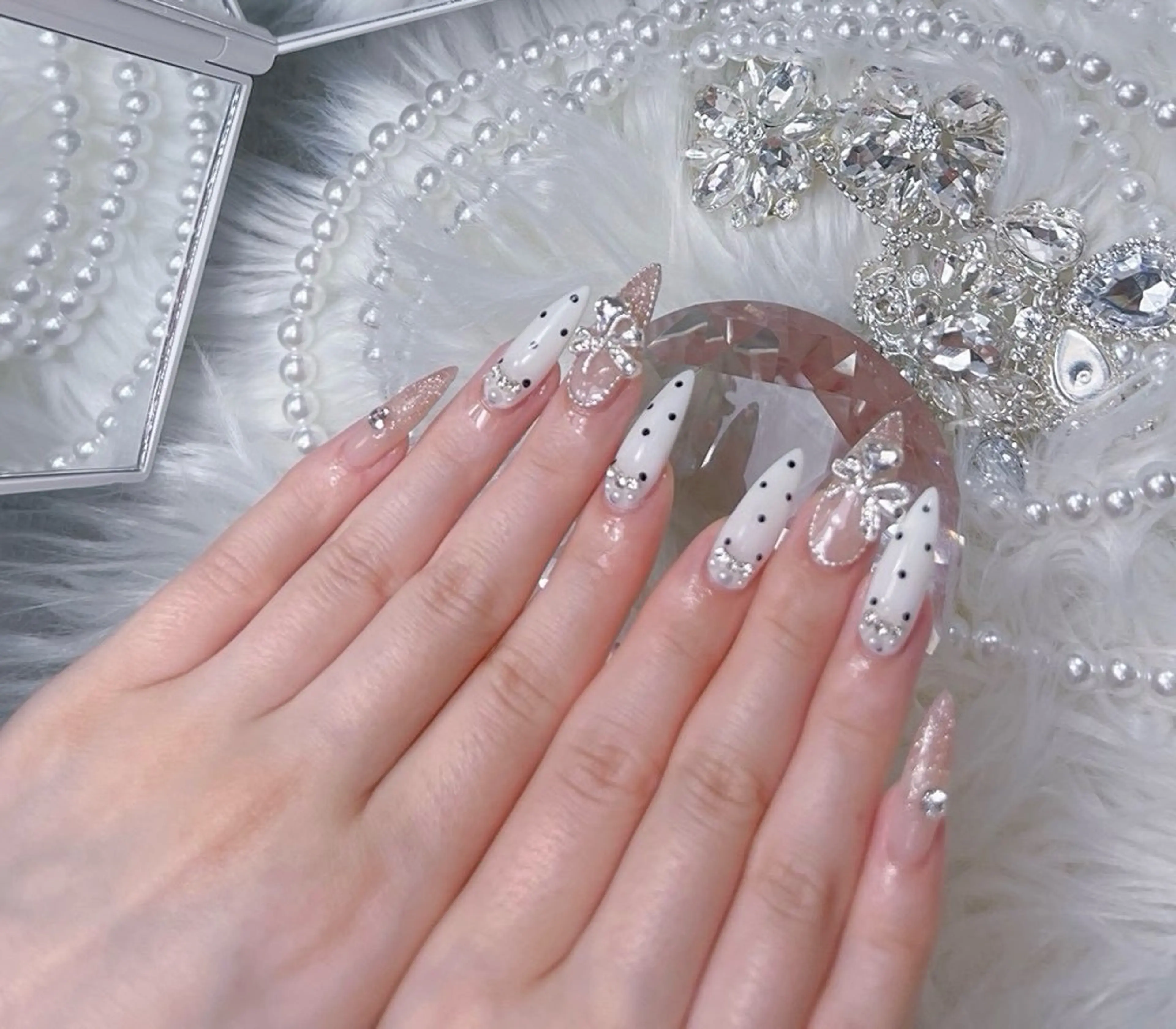 ネイル アートネイル オーロラネイル チークネイル 長さ出し フットネイル Miya _nailのネイルデザイン