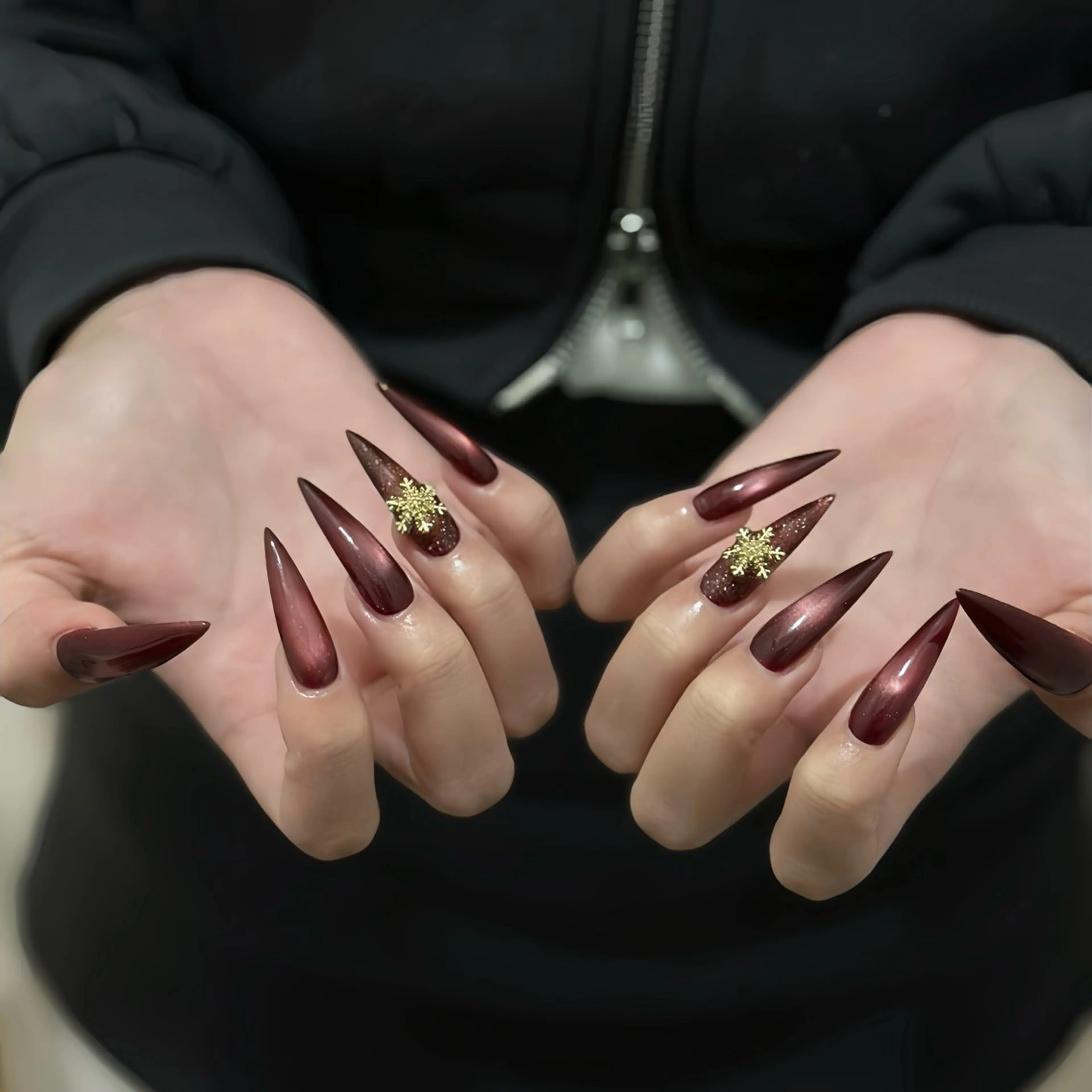 ネイル オーロラネイル ボルドー ブラウン 氷ネイル・うるうるネイル キラキラネイル ハンドネイル Julli ジュリのネイルデザイン