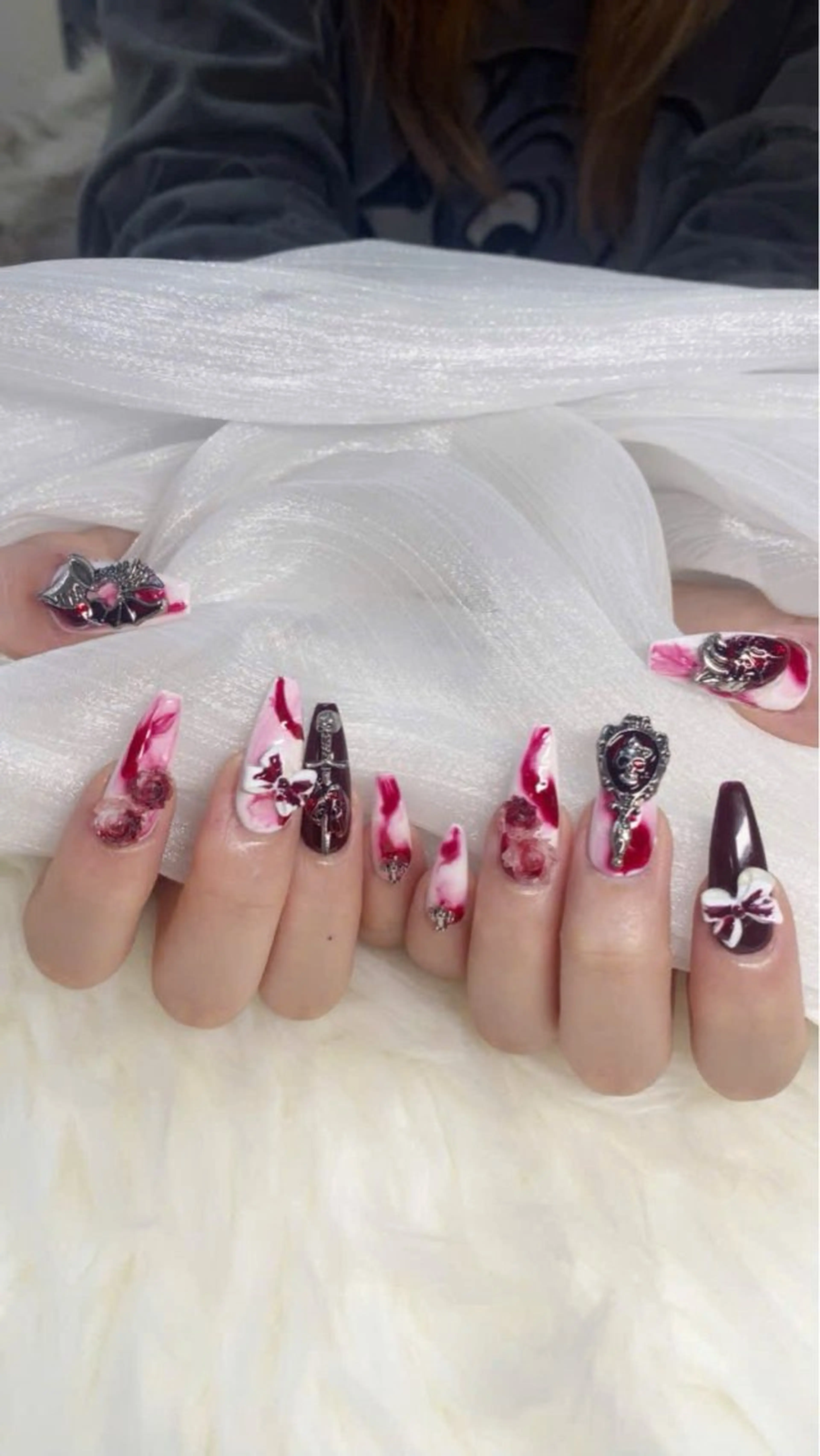 ネイル フレンチネイル グラデーション キラキラネイル 韓国ネイル マグネットネイル ハンドネイル ハンドケア Hara Nail 【パラジェル使用】のネイルデザイン