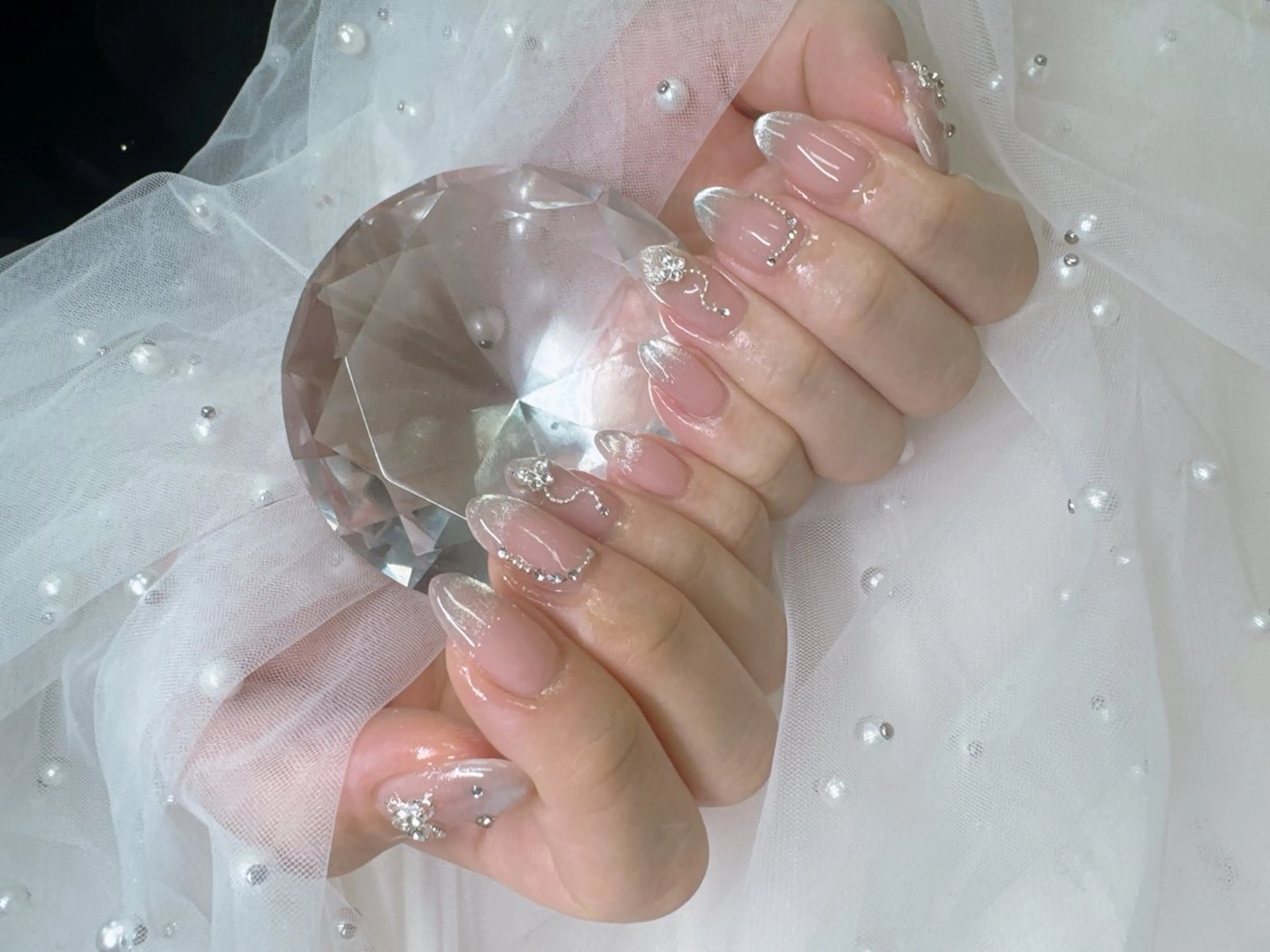 ネイル フレンチネイル ジェルネイル ガラスフレンチ キラキラネイル ロングネイル ハンドネイル Queeens nailのネイルデザイン