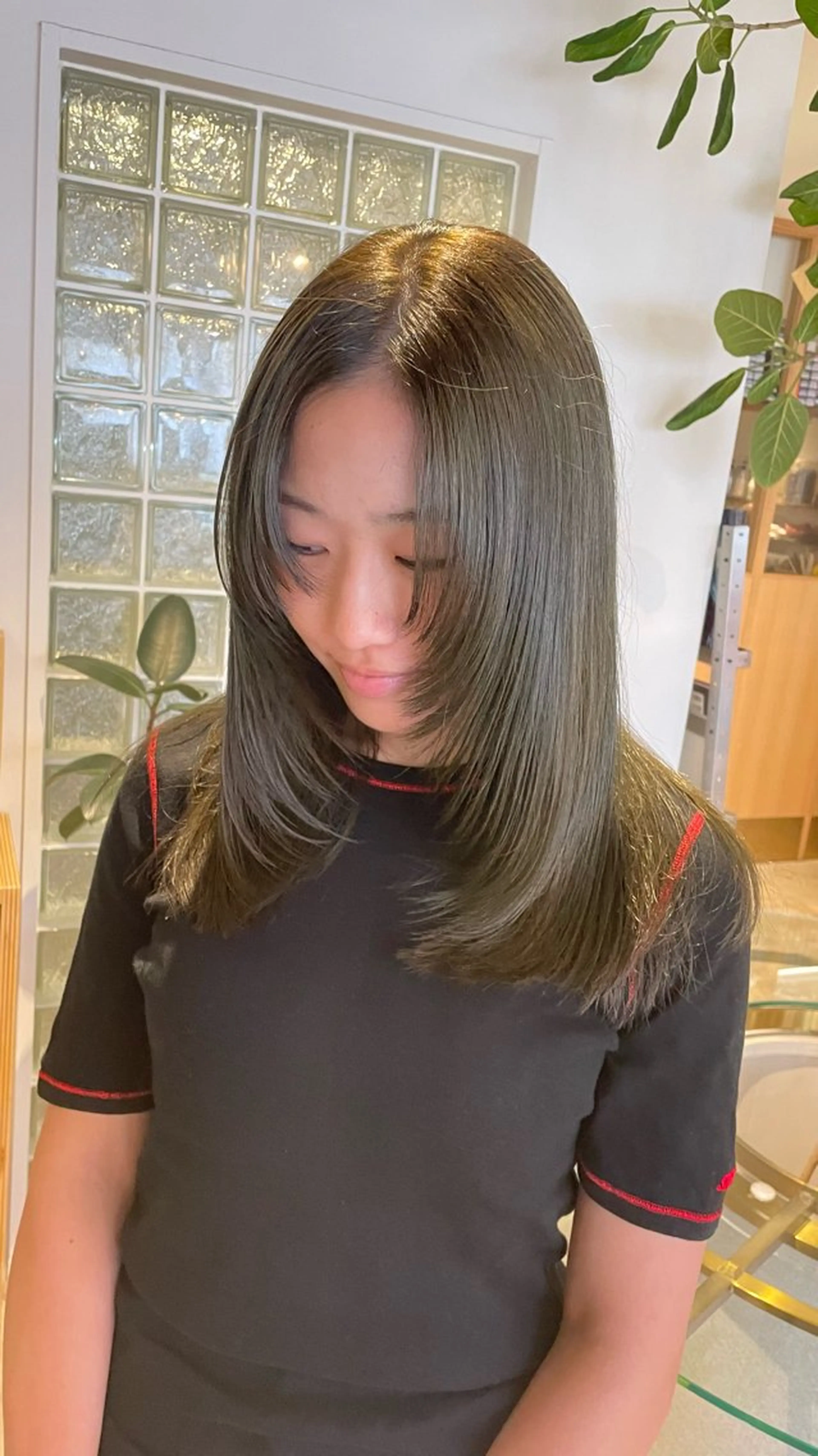 ミディアム 柔らかレイヤー× 透け感カラー/SUのヘアスタイル