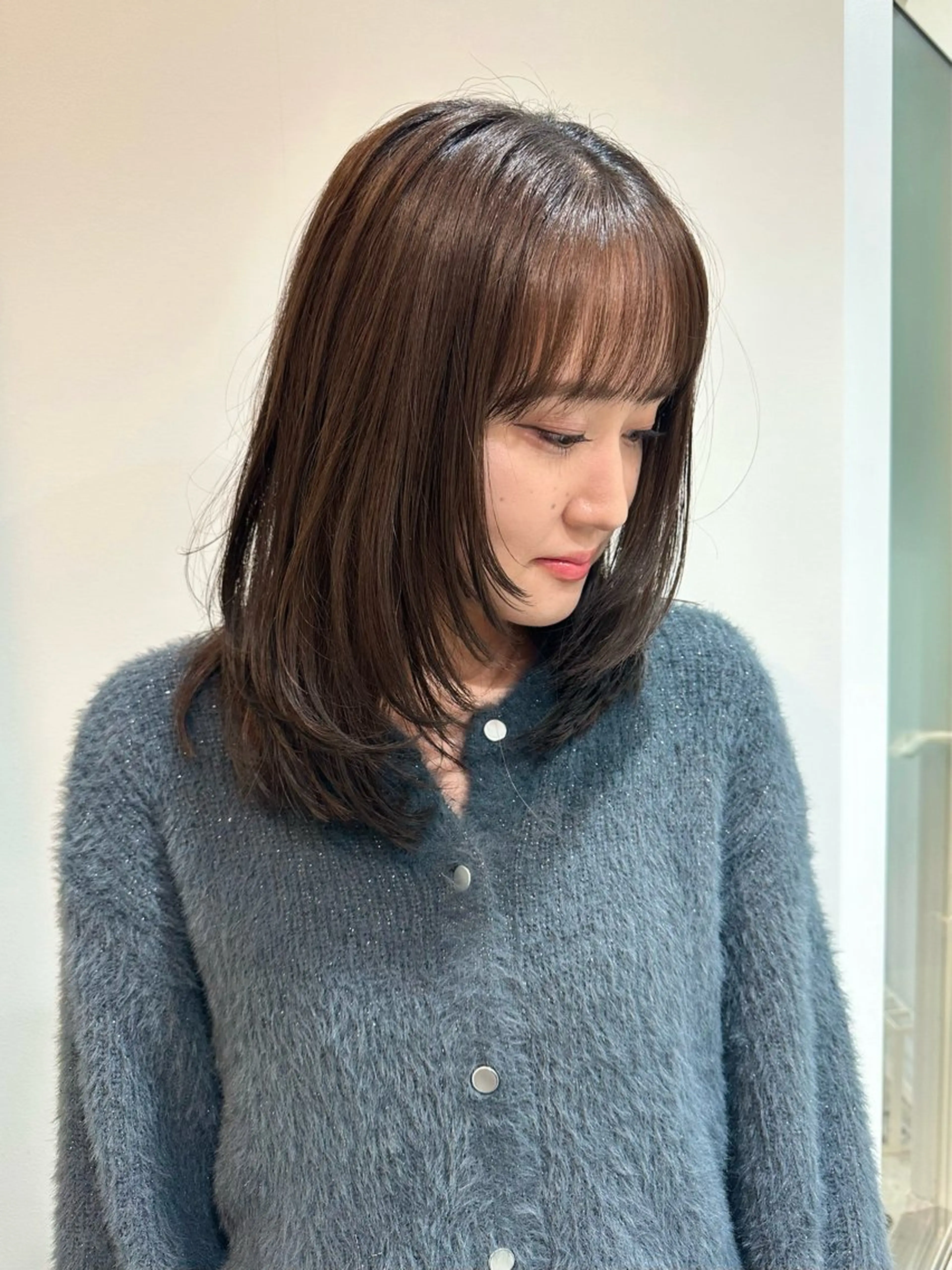ミディアム カラー グレージュ レイヤーカット ベージュカラー🐑 レイヤー🤎塚原優芽のヘアスタイル