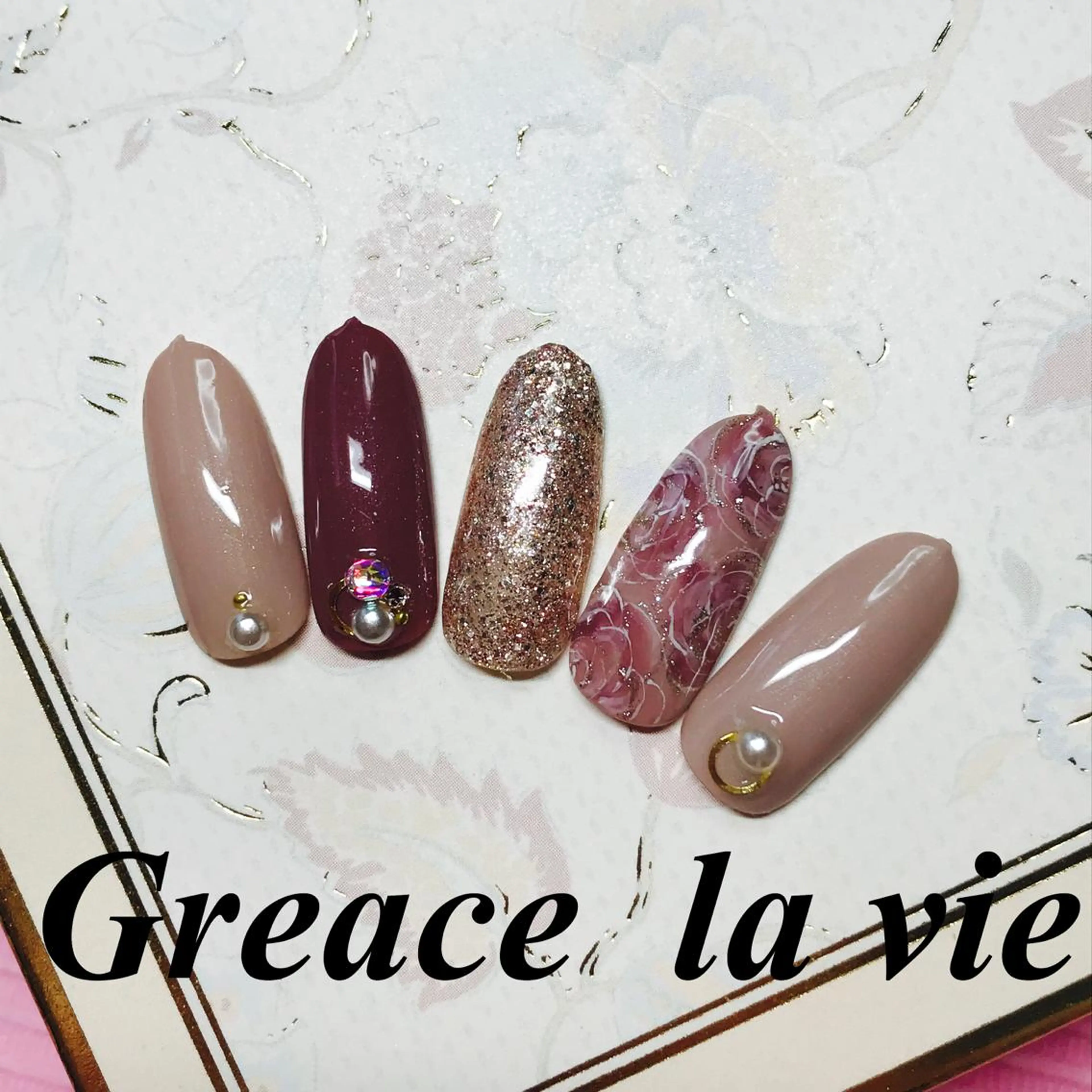 ロング カラー パーマ ヘアアレンジ キッズ ネイル マツエク・マツパ フラワーネイル ニュアンスネイル ニュアンスパーマ Greace  la vieのネイルデザイン