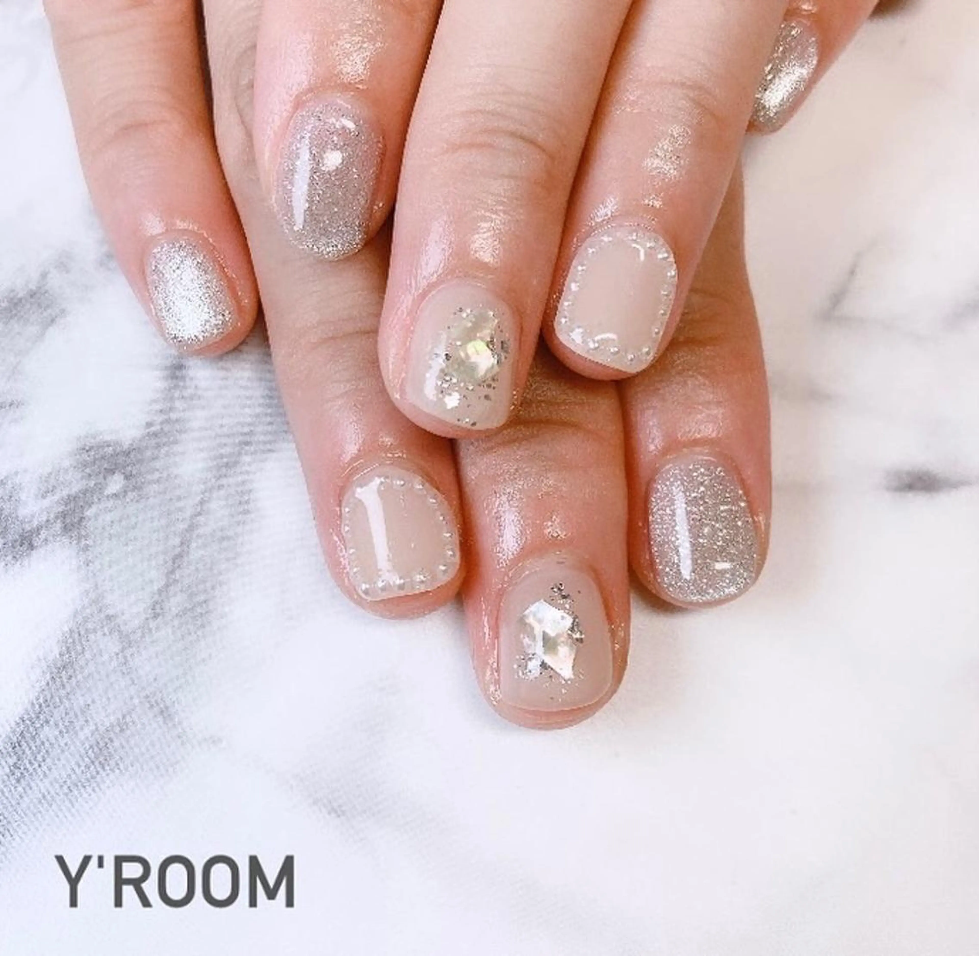 ネイル オーロラネイル フラッシュネイル フットネイル ジェルネイル 氷ネイル・うるうるネイル ハンドネイル YUKA （ネイリスト）のネイルデザイン