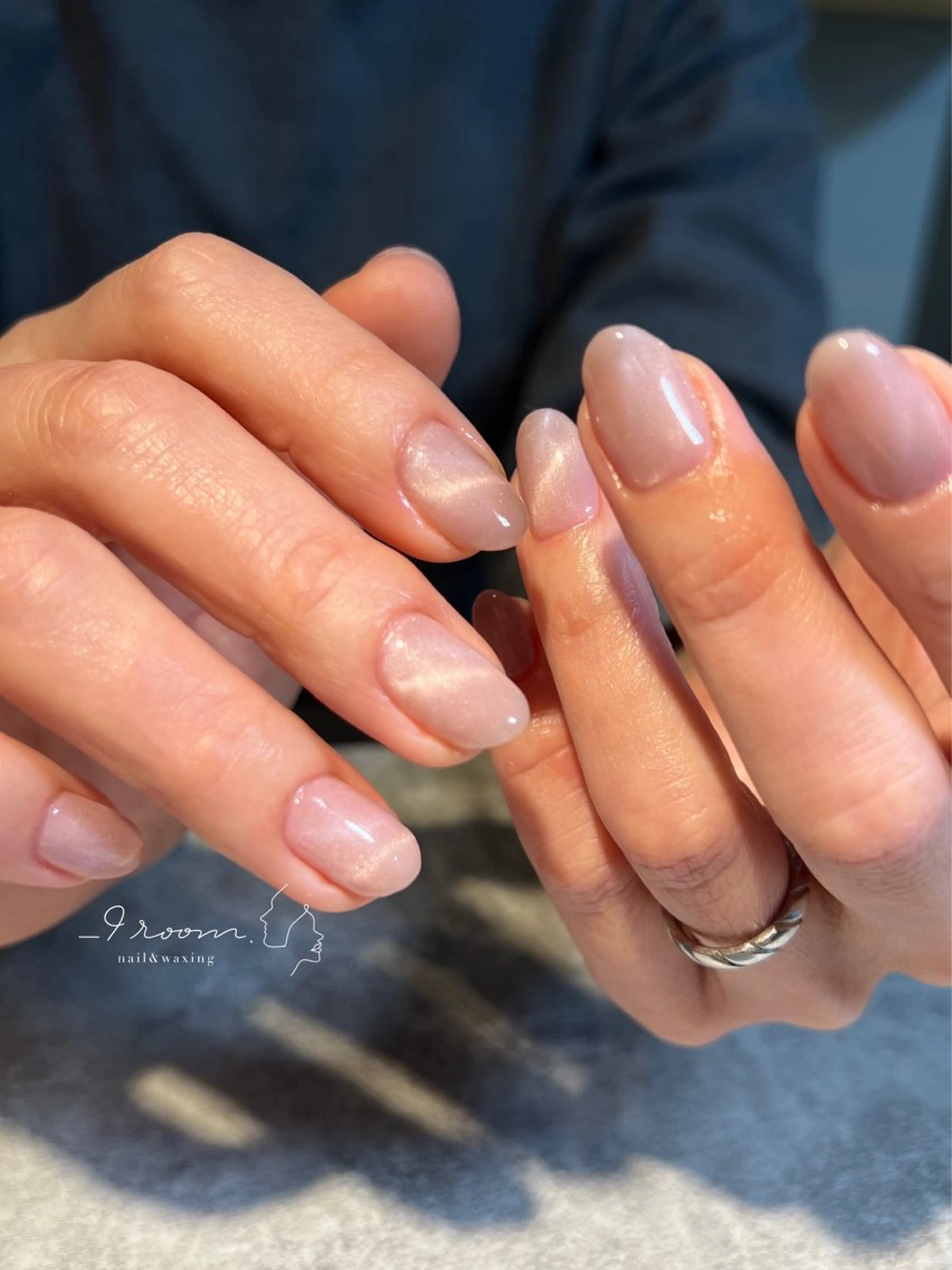 ネイル マグネットネイル ニュアンスネイル オフィスネイル シンプルネイル 冬ネイル ハンドネイル _9 room. Yoshimiのネイルデザイン