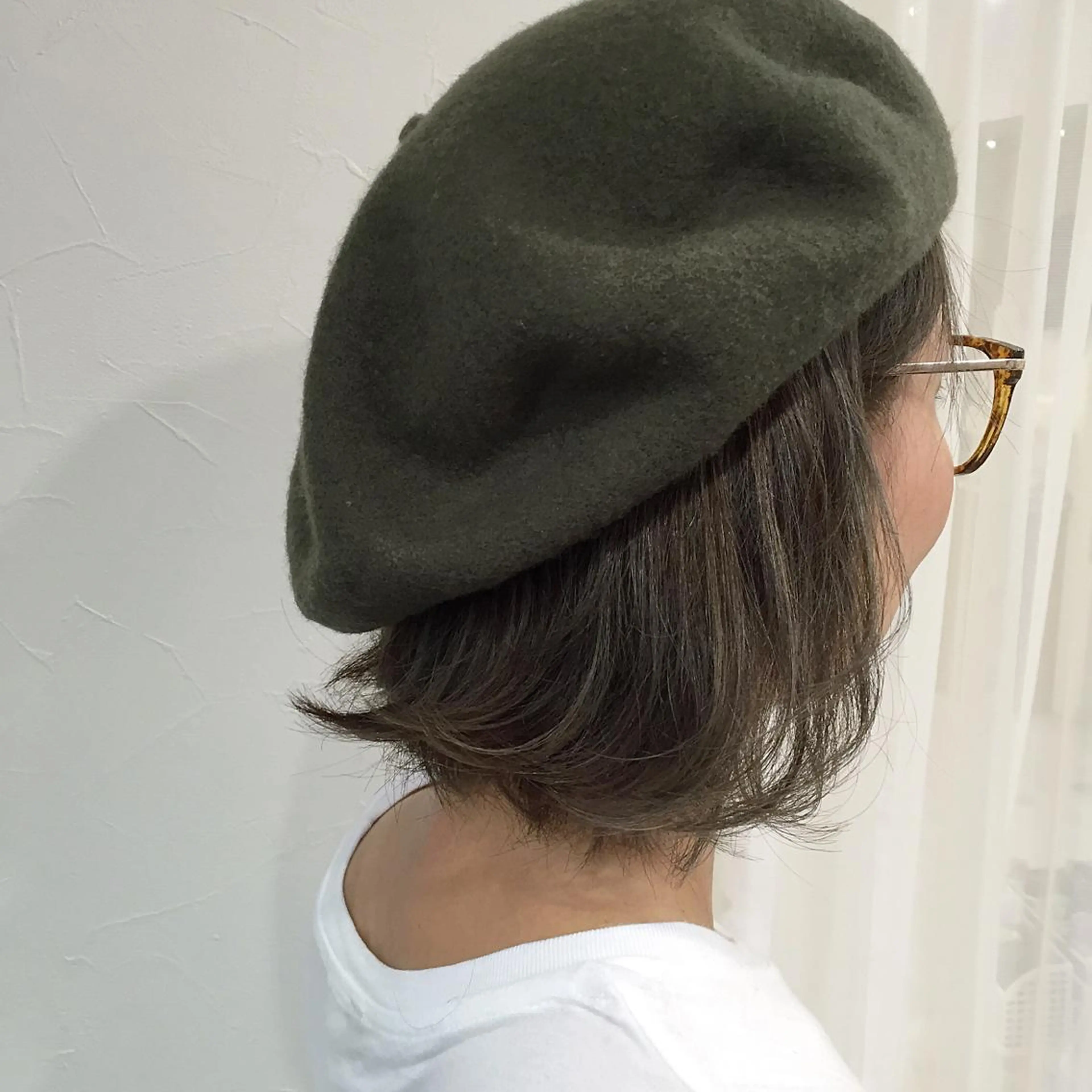 ショート ミディアム カラー グレージュ ハイライトカラー オリーブグレージュ オリーブグレー 外国人風カラー WHOLE所属・花井 啓好のヘアスタイル