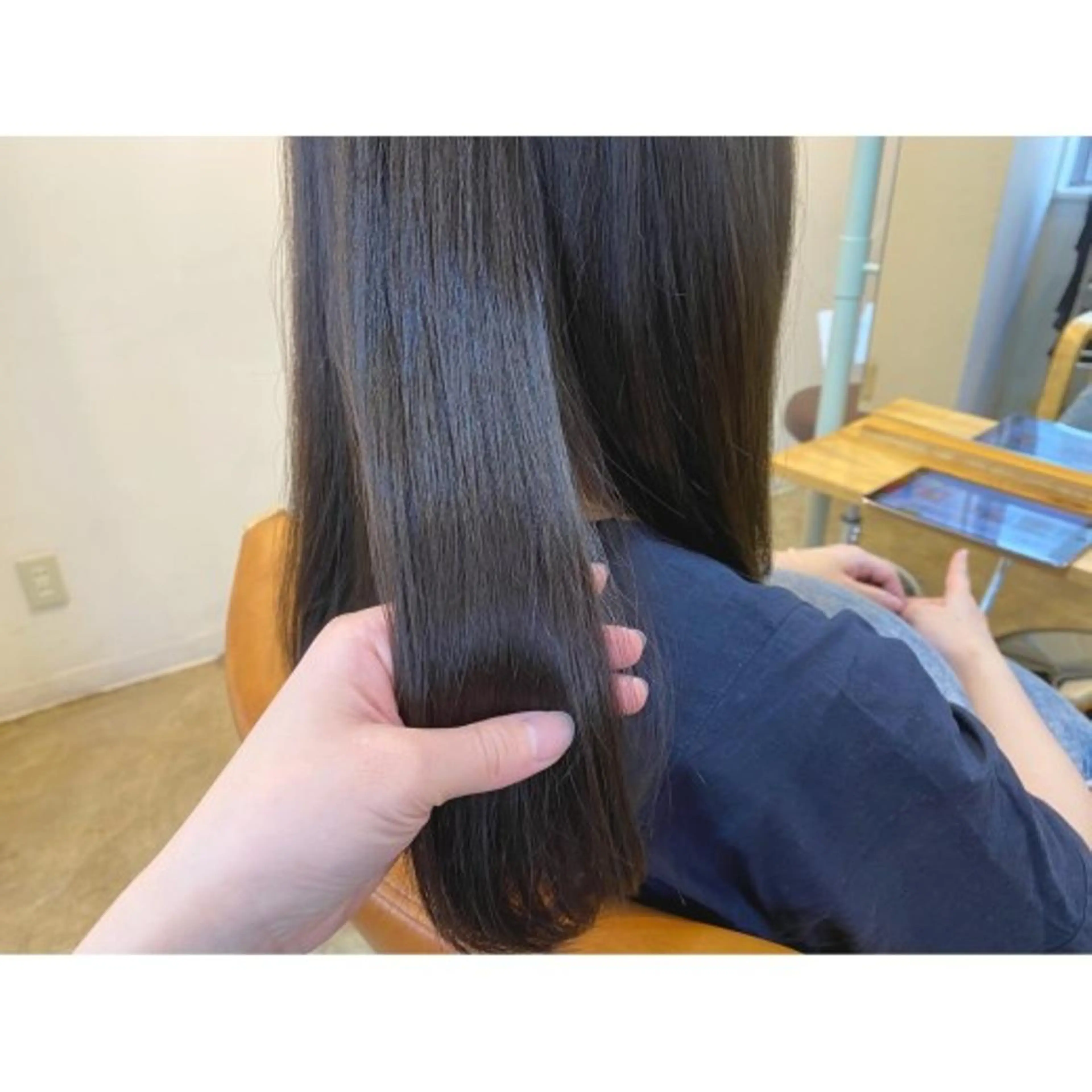 ロング カラー アクアカラー アッシュ アッシュブラウン ベージュカラー 黒髪 newi hauoli札幌駅前のヘアスタイル