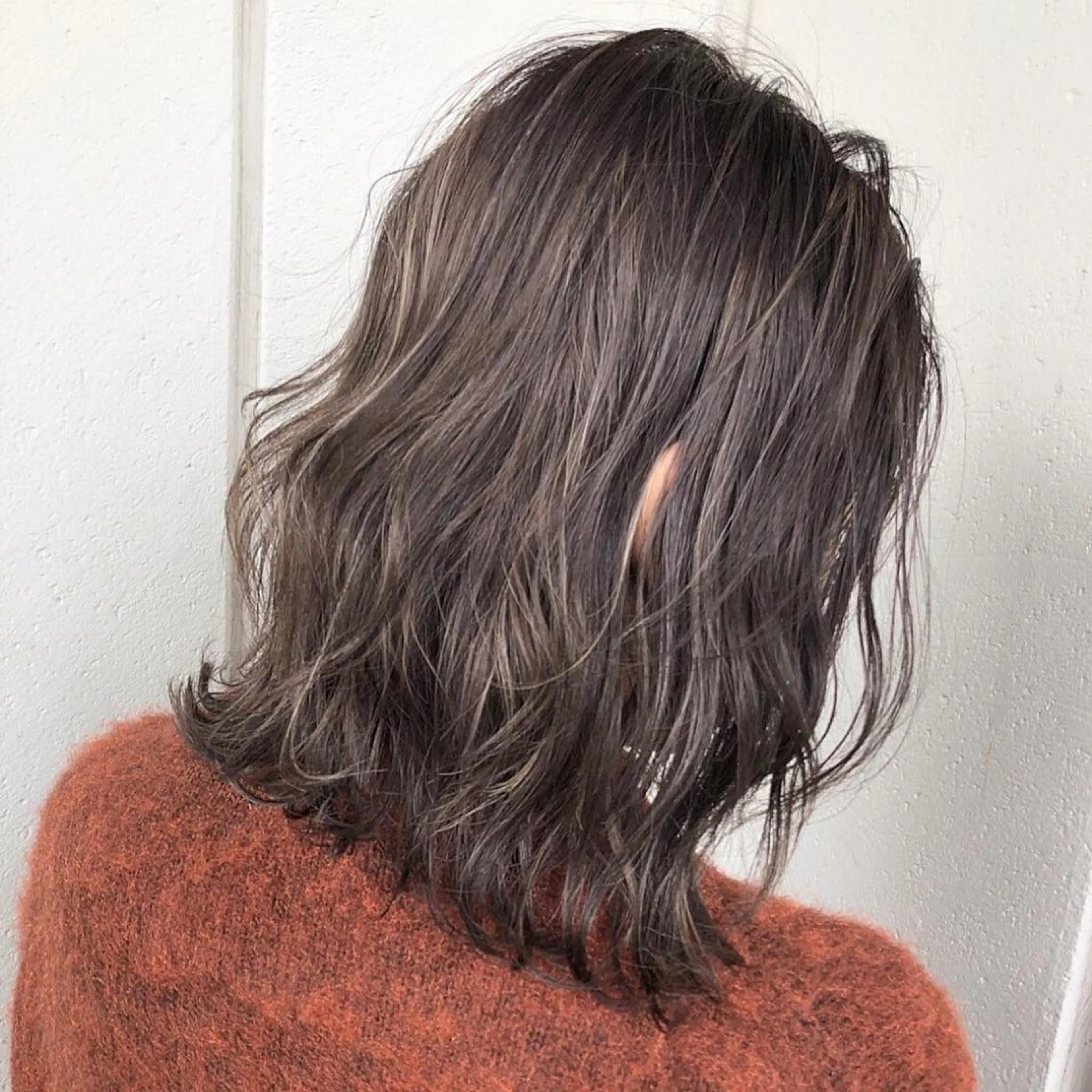 ミディアム カラー レイヤーカット 透明感カラーのヘアスタイル