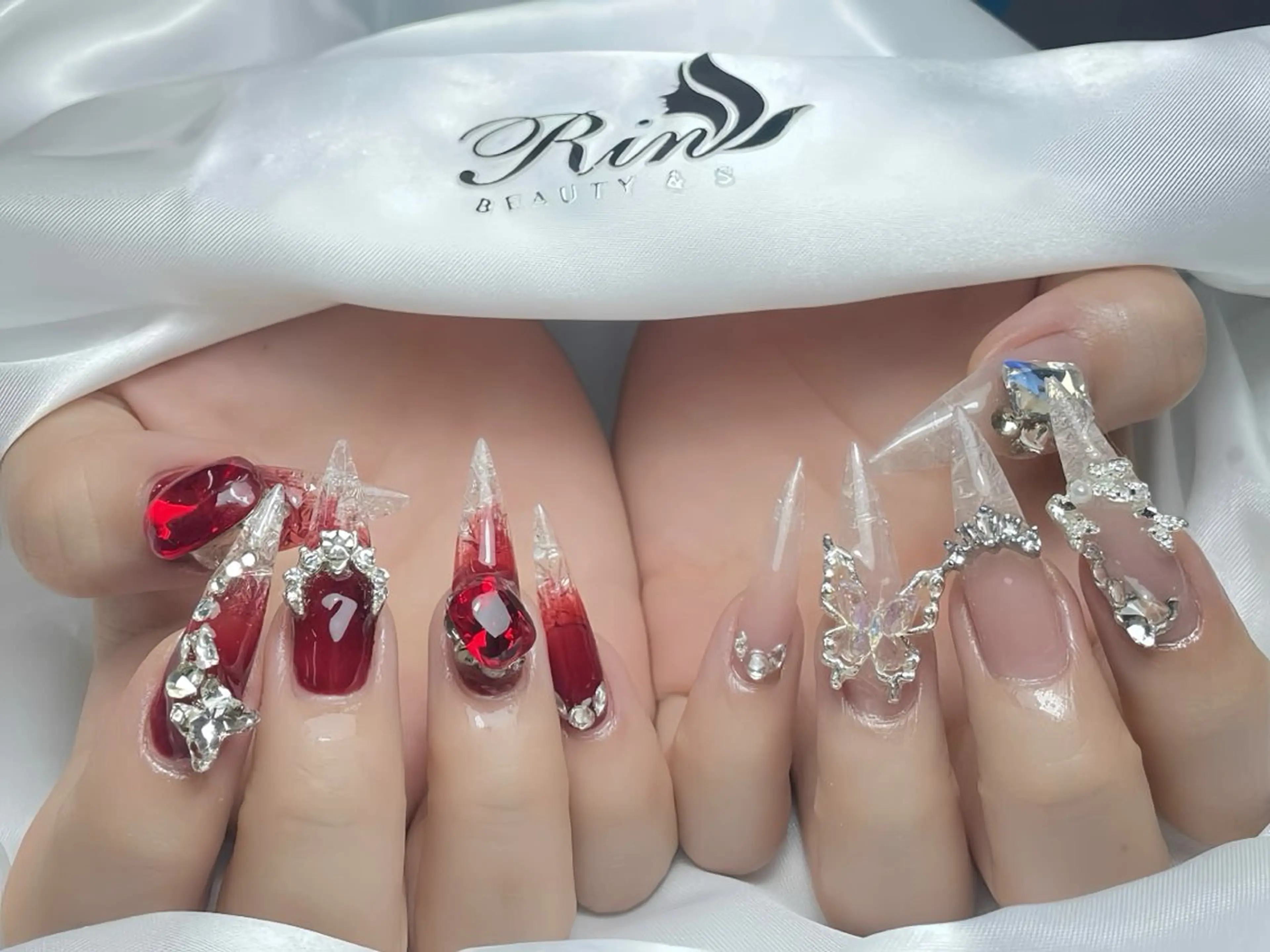 ネイル アニマル柄 ボルドー ブラウン チークネイル フレンチネイル Rin Nail 新大久保店のネイルデザイン