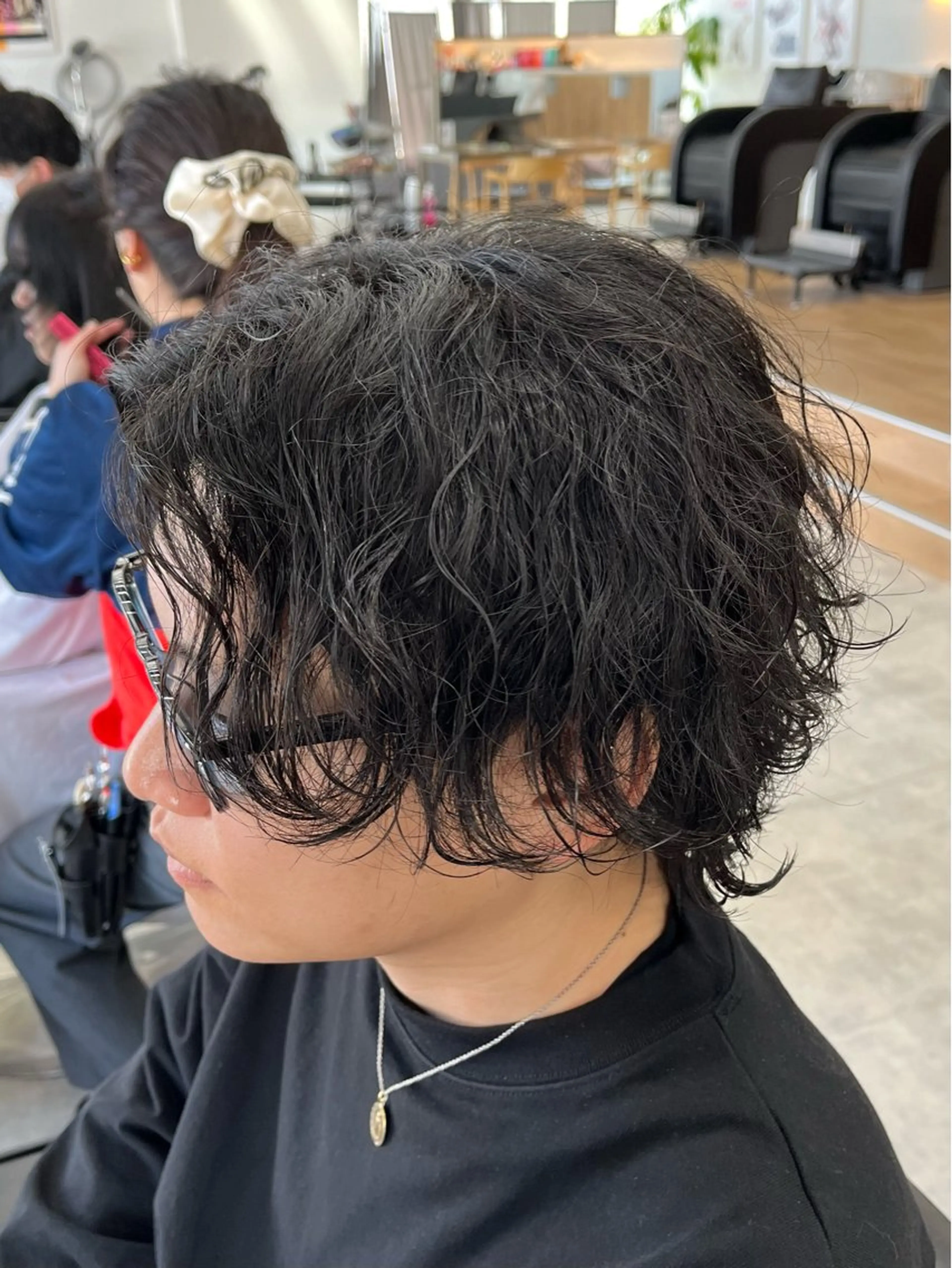 ミディアム パーマ メンズ ミディアムパーマ メンズパーマ 波巻きパーマ メンズウルフカット ウルフカット カット パーマ 新潟メンズパーマ 新潟駅/小田拓実のヘアスタイル