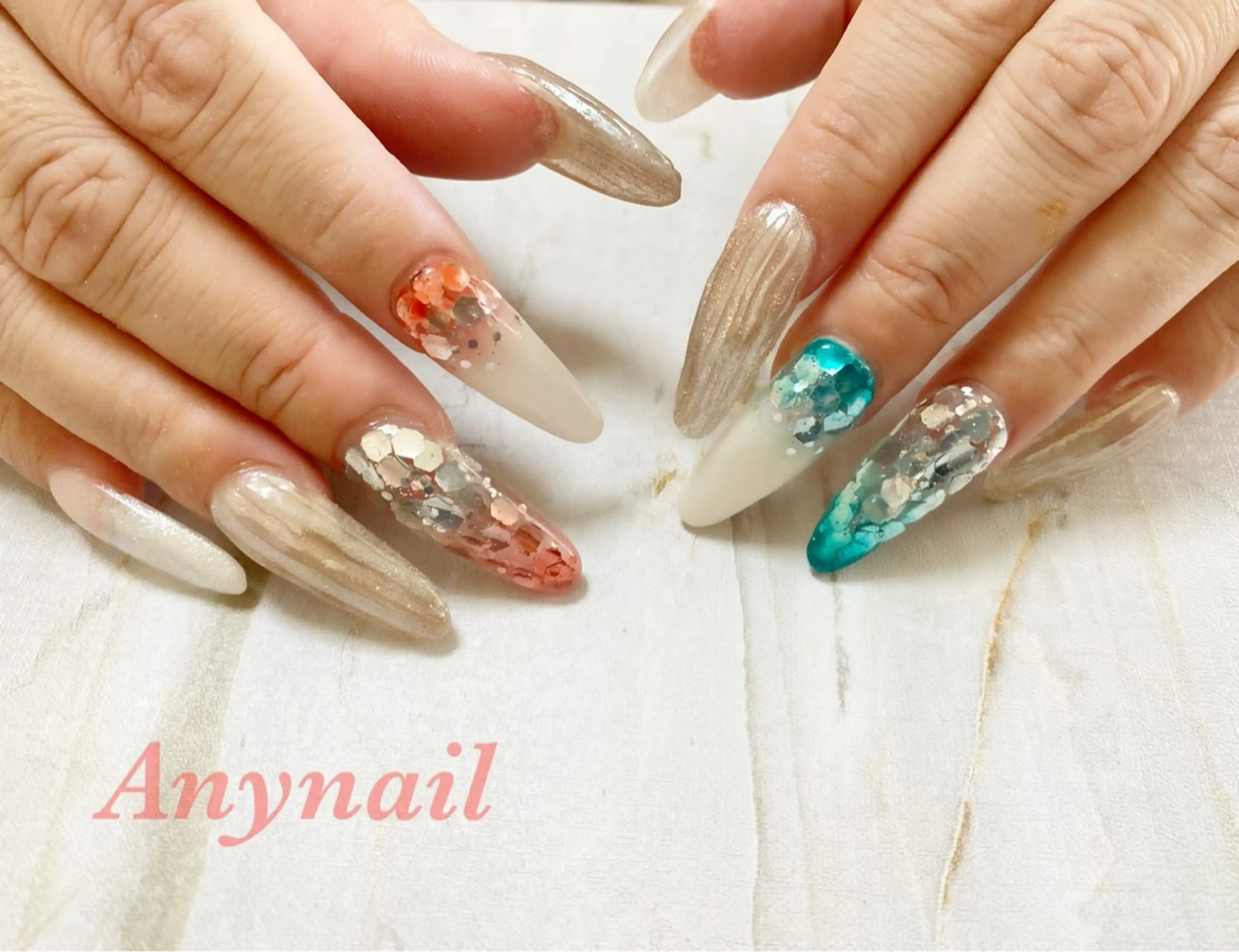 ネイル ブルー ホログラムネイル キラキラネイル ロングネイル マグネットネイル ハンドネイル 岩澤 恵子のネイルデザイン