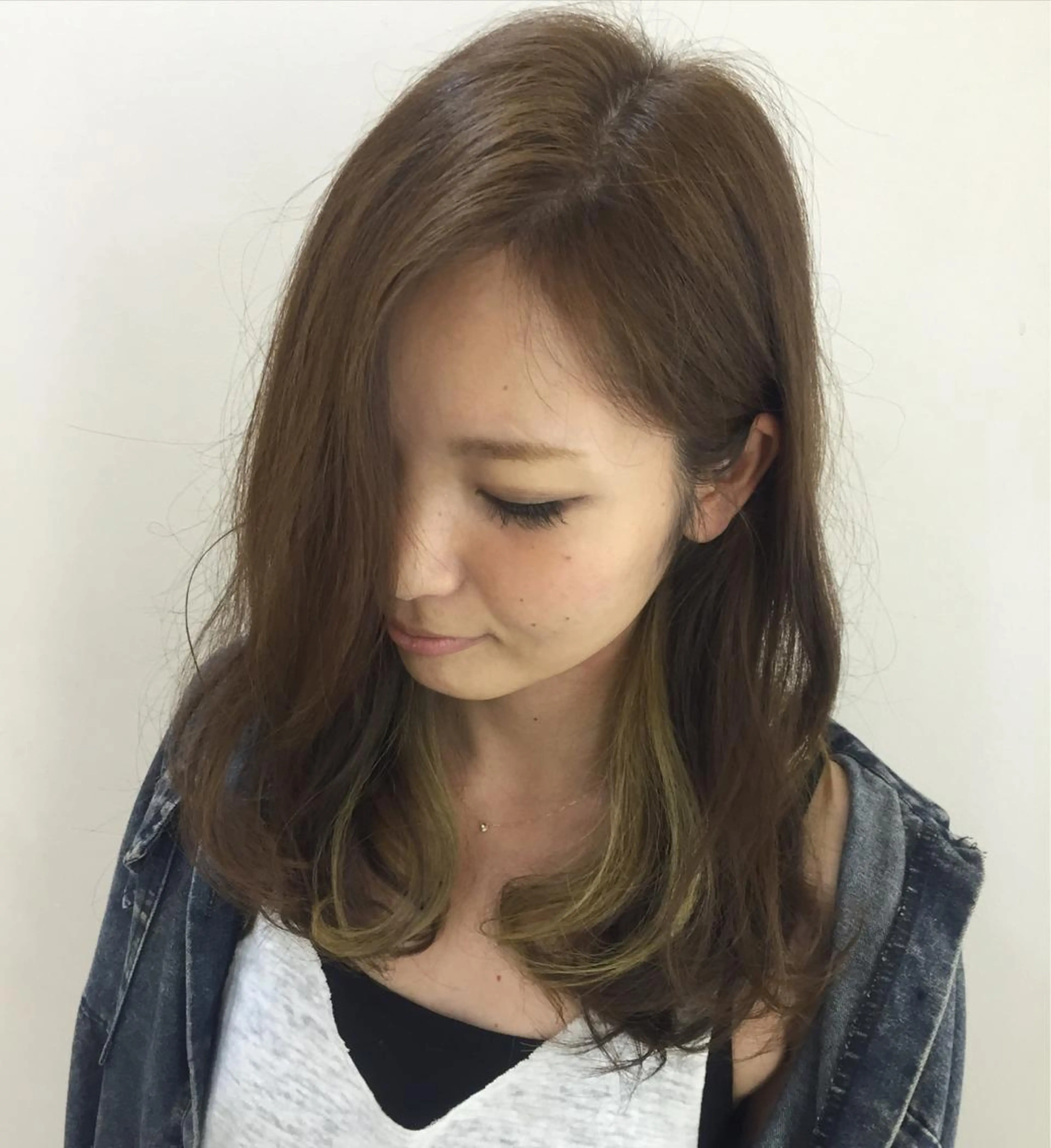 ミディアム セミロング カラー ベージュカラー インナーカラー ﾊｲﾄｰﾝ/ｼｮｰﾄ 村上淳乃🐥のヘアスタイル