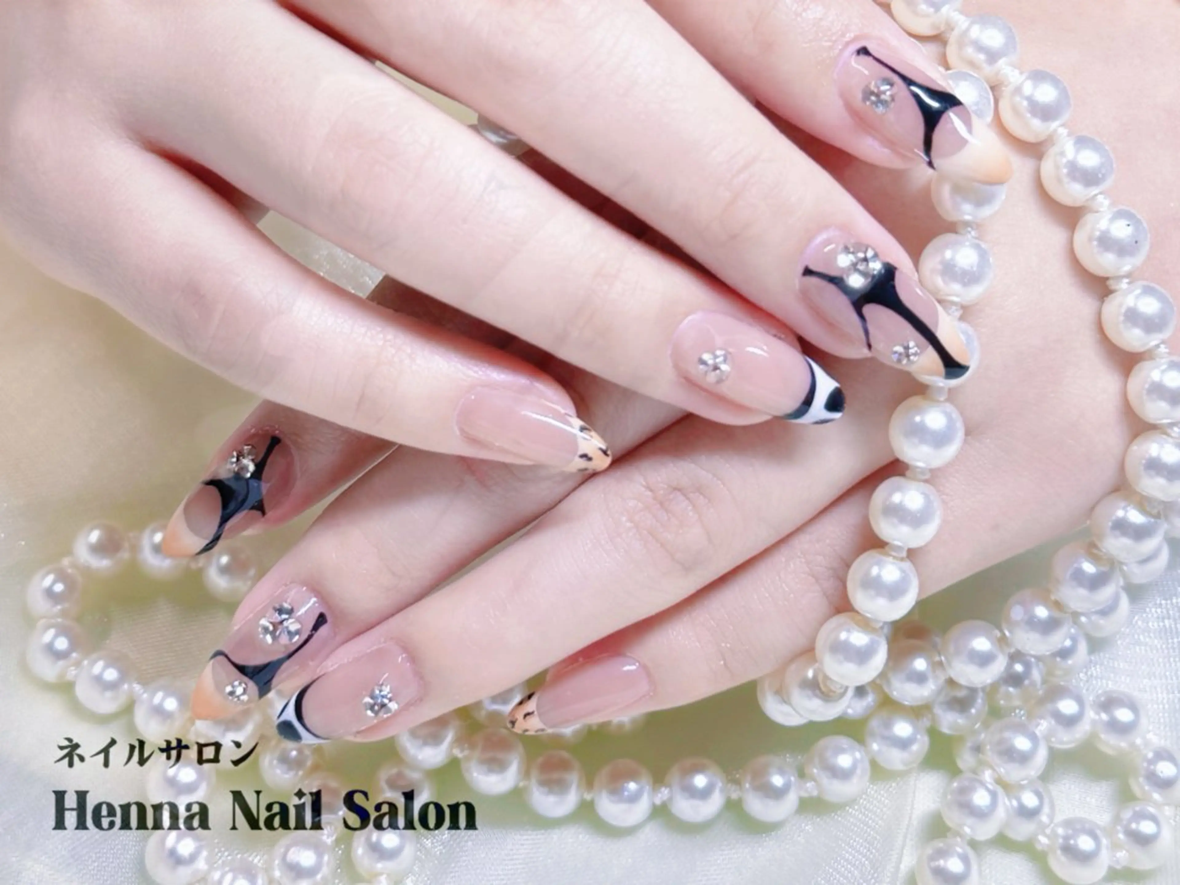 ネイル ハンドネイル Henna Kongssalonのネイルデザイン