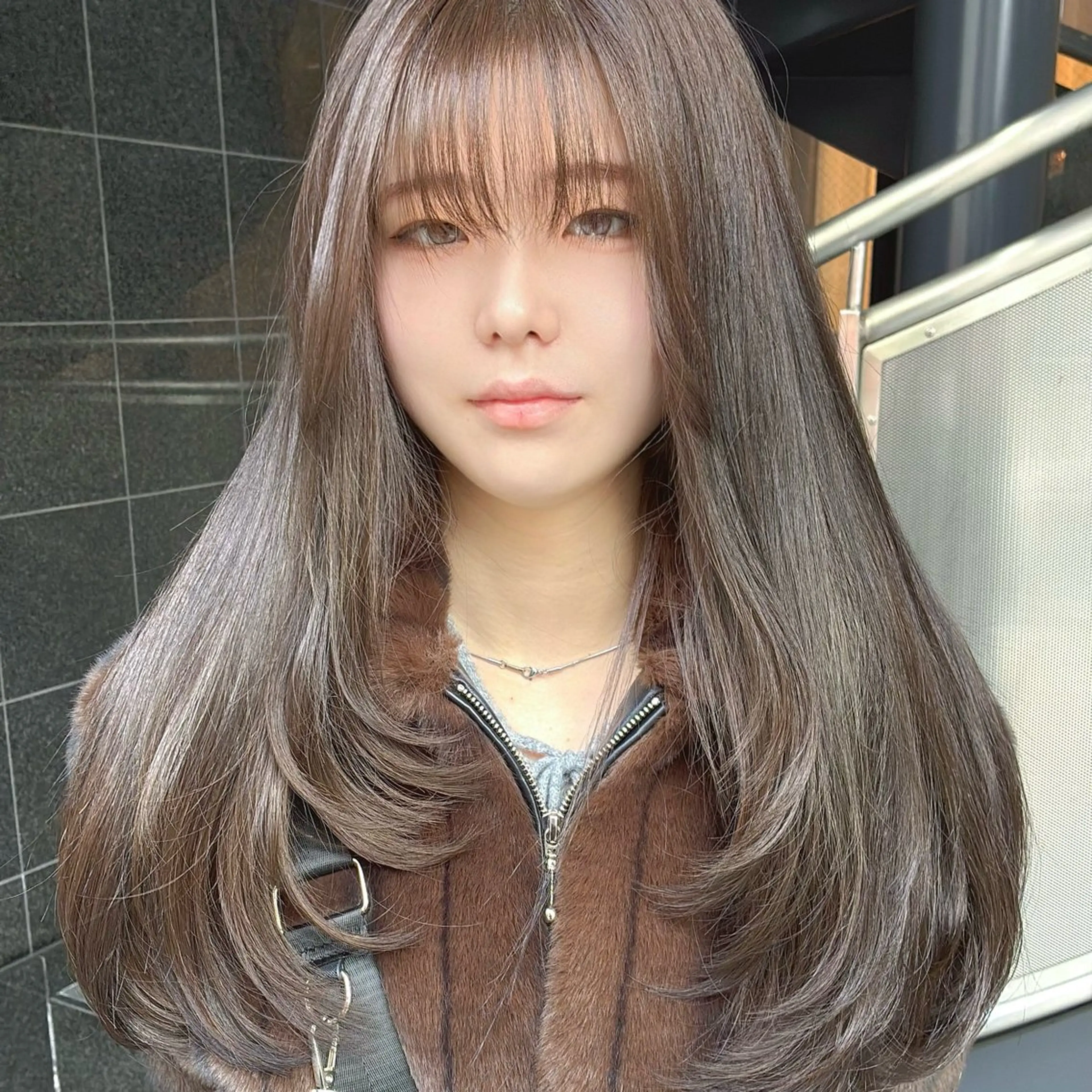 ロング レイヤーカット ロング カット ヘアカラー calna 古賀 菜摘のヘアスタイル