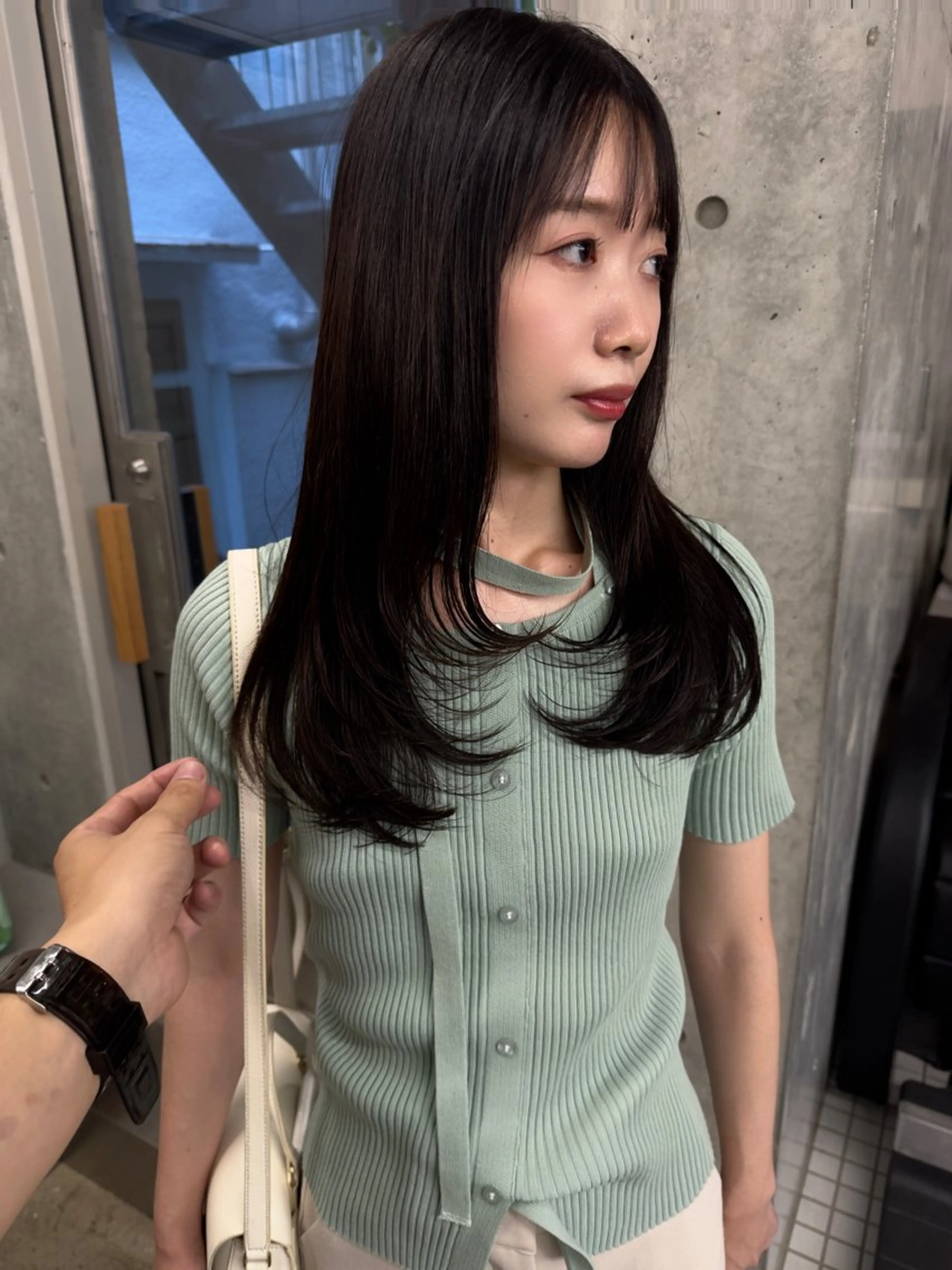 ロング カラー ロングレイヤー アッシュ ベージュカラー ブリーチ 透明感カラー カット 縮毛矯正 トリートメント 誰より丁寧なカット/ 小林輝/レイヤーのヘアスタイル