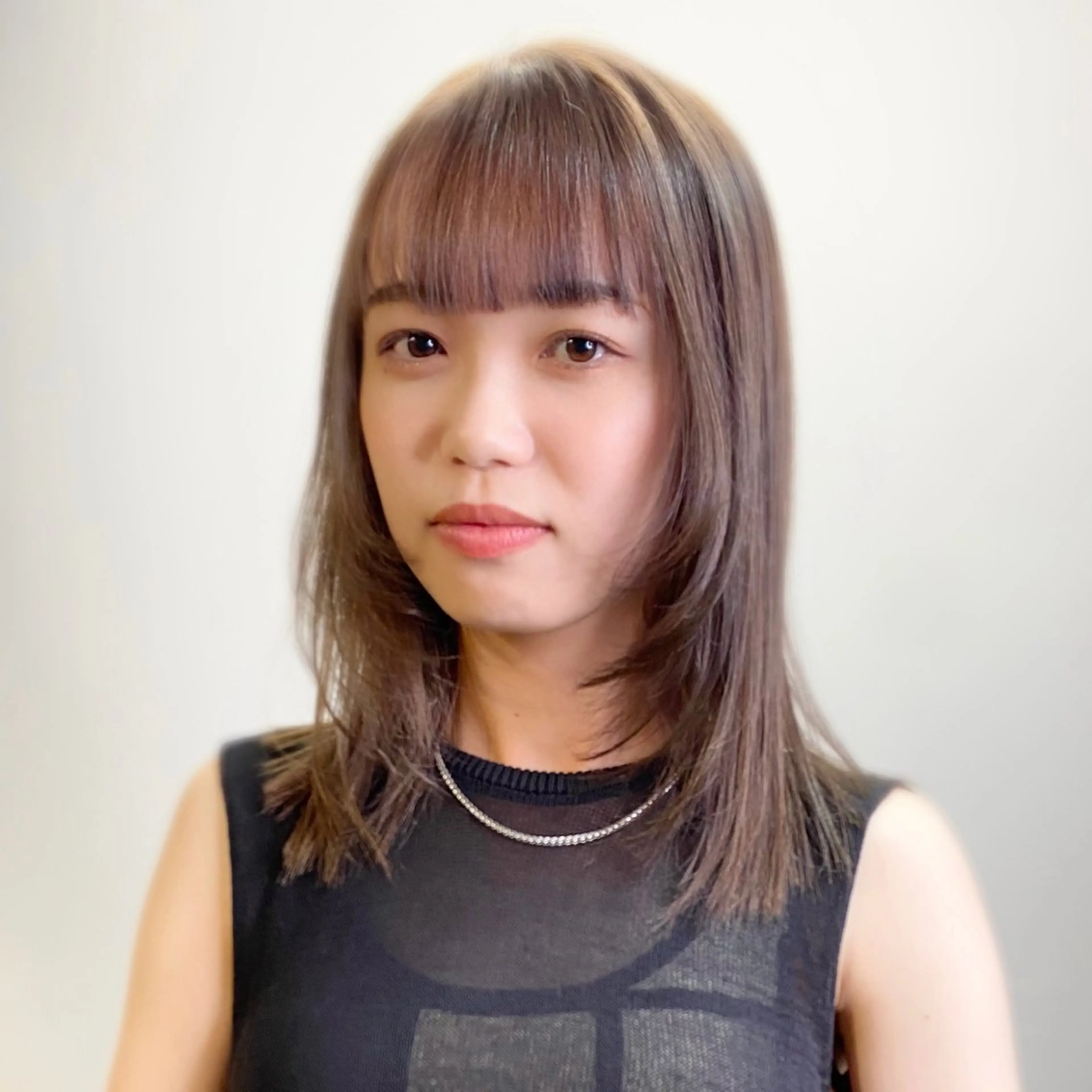 ミディアム カラー ヘアアレンジ ベージュカラー ブリーチ ケアブリーチ グレージュ ハイトーンカラー カット ヘアカラー トリートメント レイヤーカット×髪質 改善🇰🇷シオリのヘアスタイル