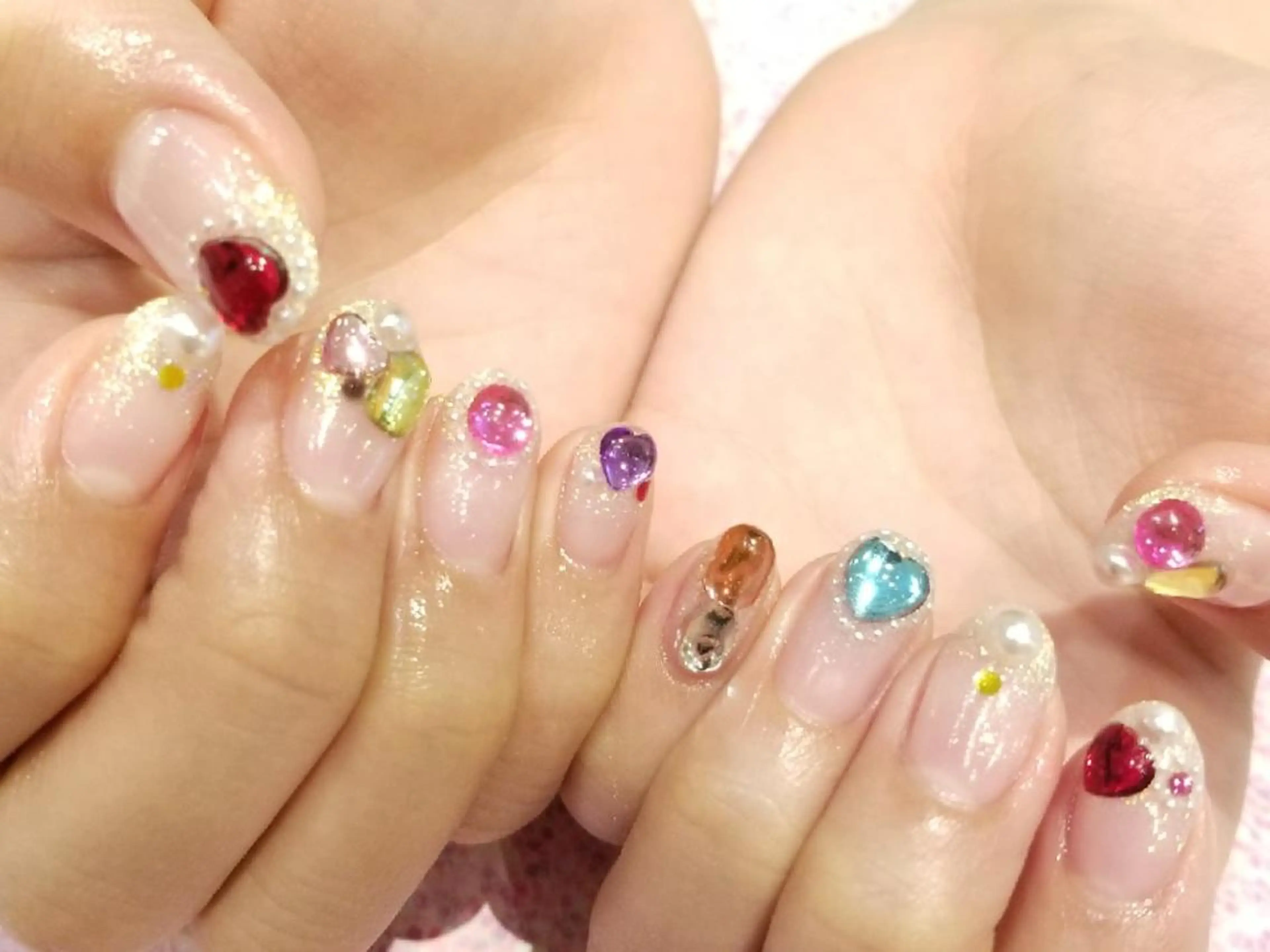 ネイル ストーンネイル 鈴木 ゆいのネイルデザイン