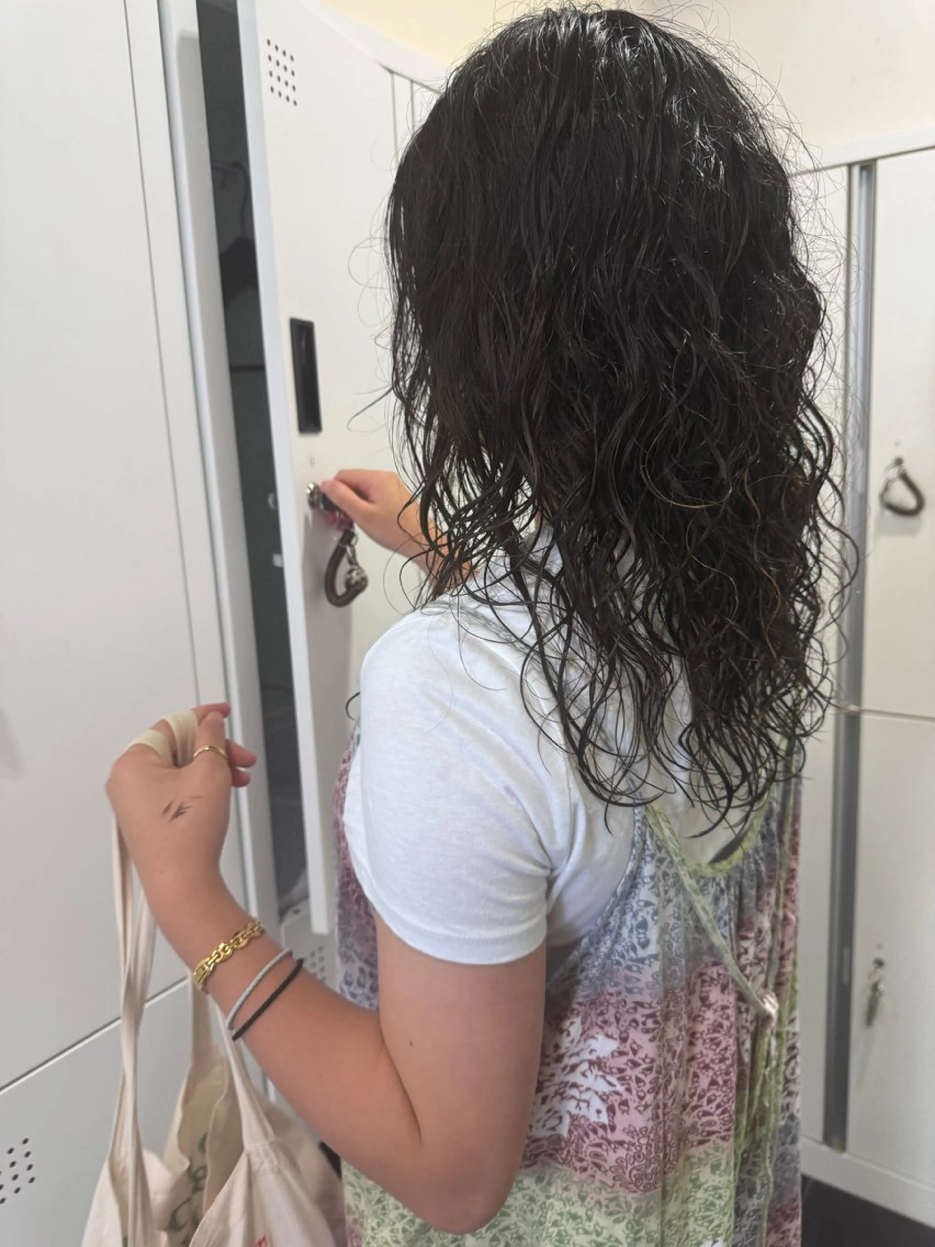 セミロング パーマ カーリーパーマ/ 透明ｶﾗｰ/MIKUのヘアスタイル