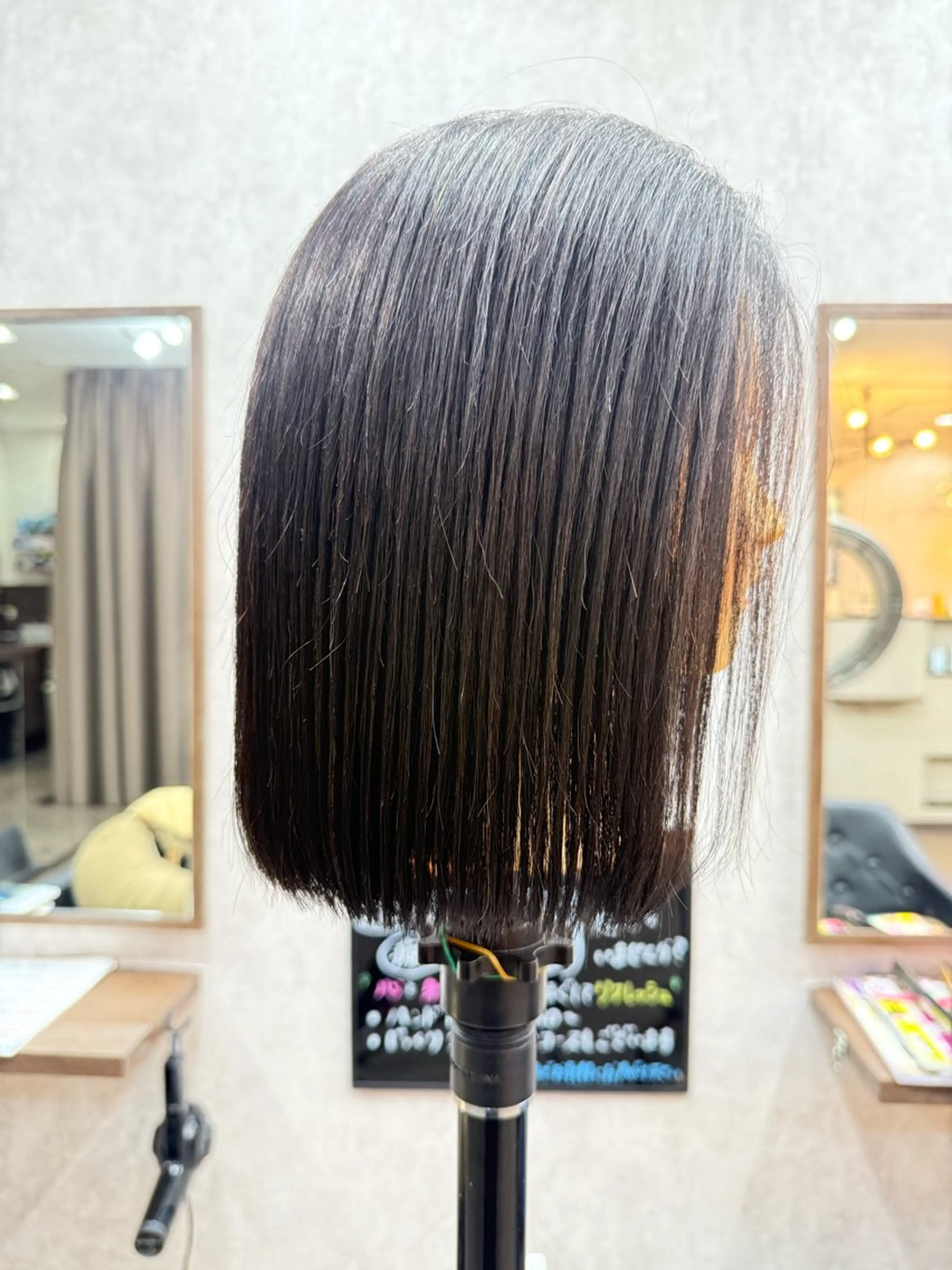 ミディアム ボブ 外ハネヘア Hair Peace所属・戎 歩のヘアスタイル