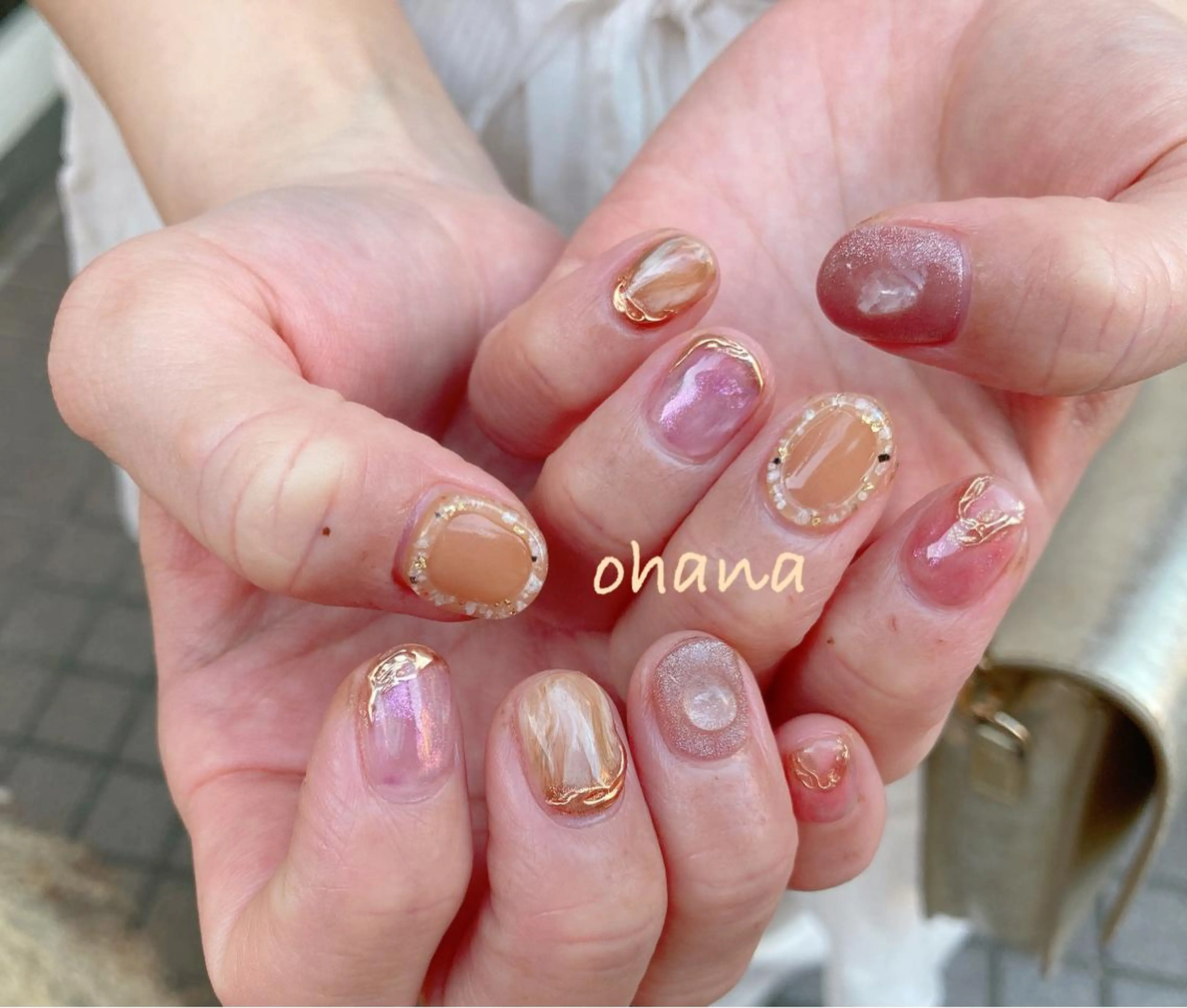 ネイル オーロラネイル べっ甲ネイル ボルドー 長さ出し フットネイル nailroom OHANA🌴のネイルデザイン