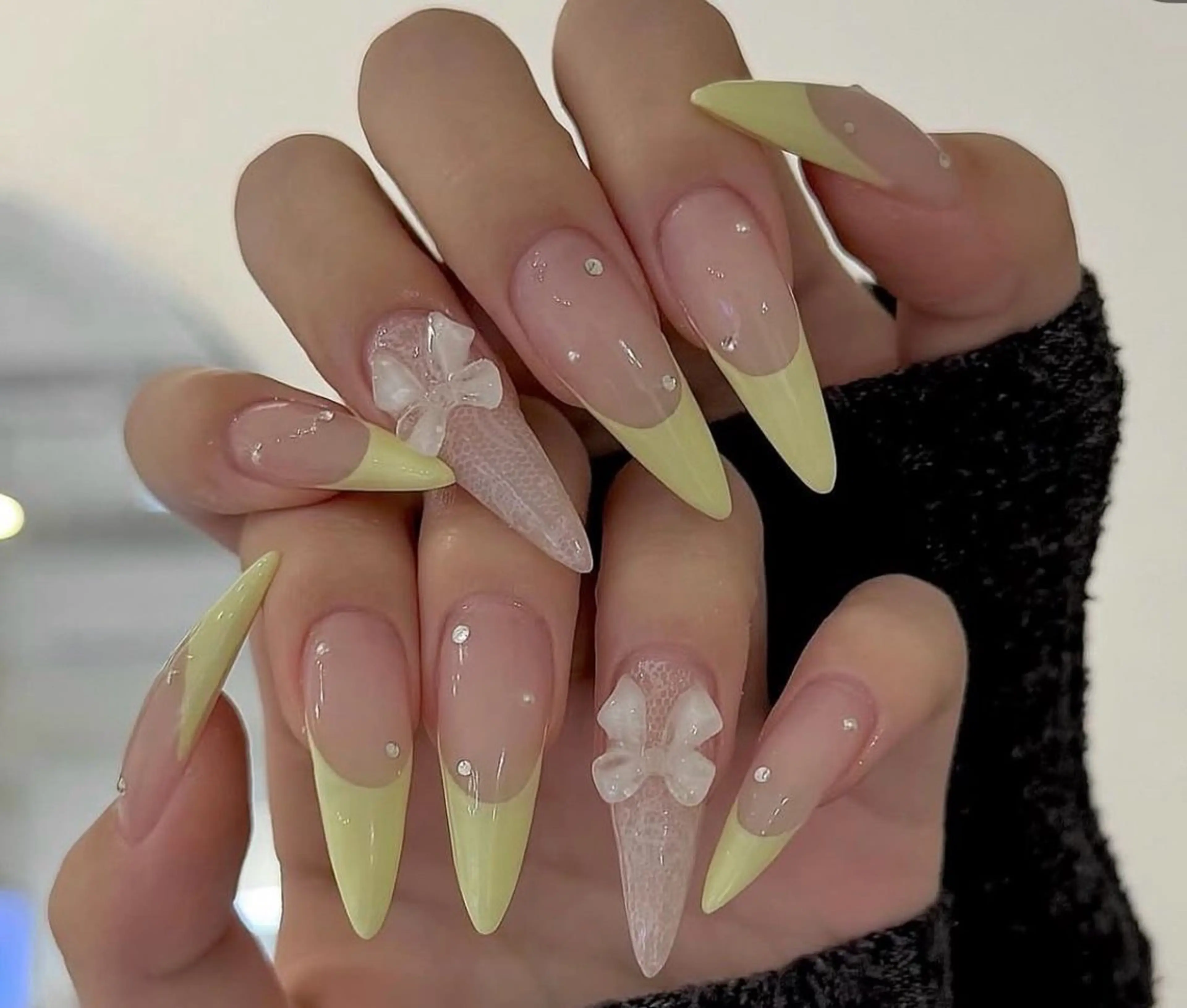 ネイル オーロラネイル ブラウン フラッシュネイル フラワーネイル ハート ハンドネイル Rin Nail 新大久保店のネイルデザイン