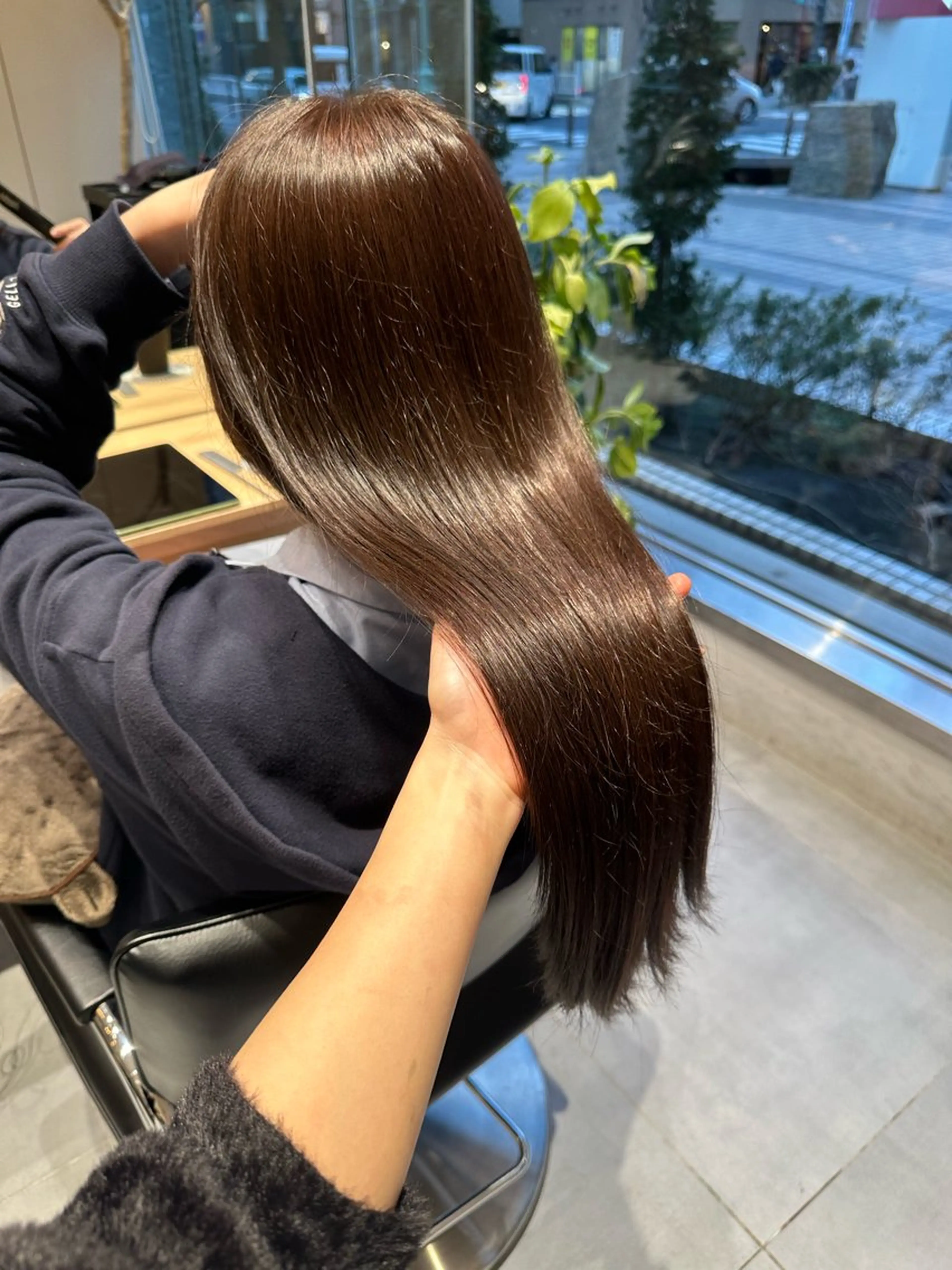 セミロング カラー ヘアカラー トリートメント ヘッドスパ ヘアセット ミオ💎透ける暗髪 ショートカットのヘアスタイル