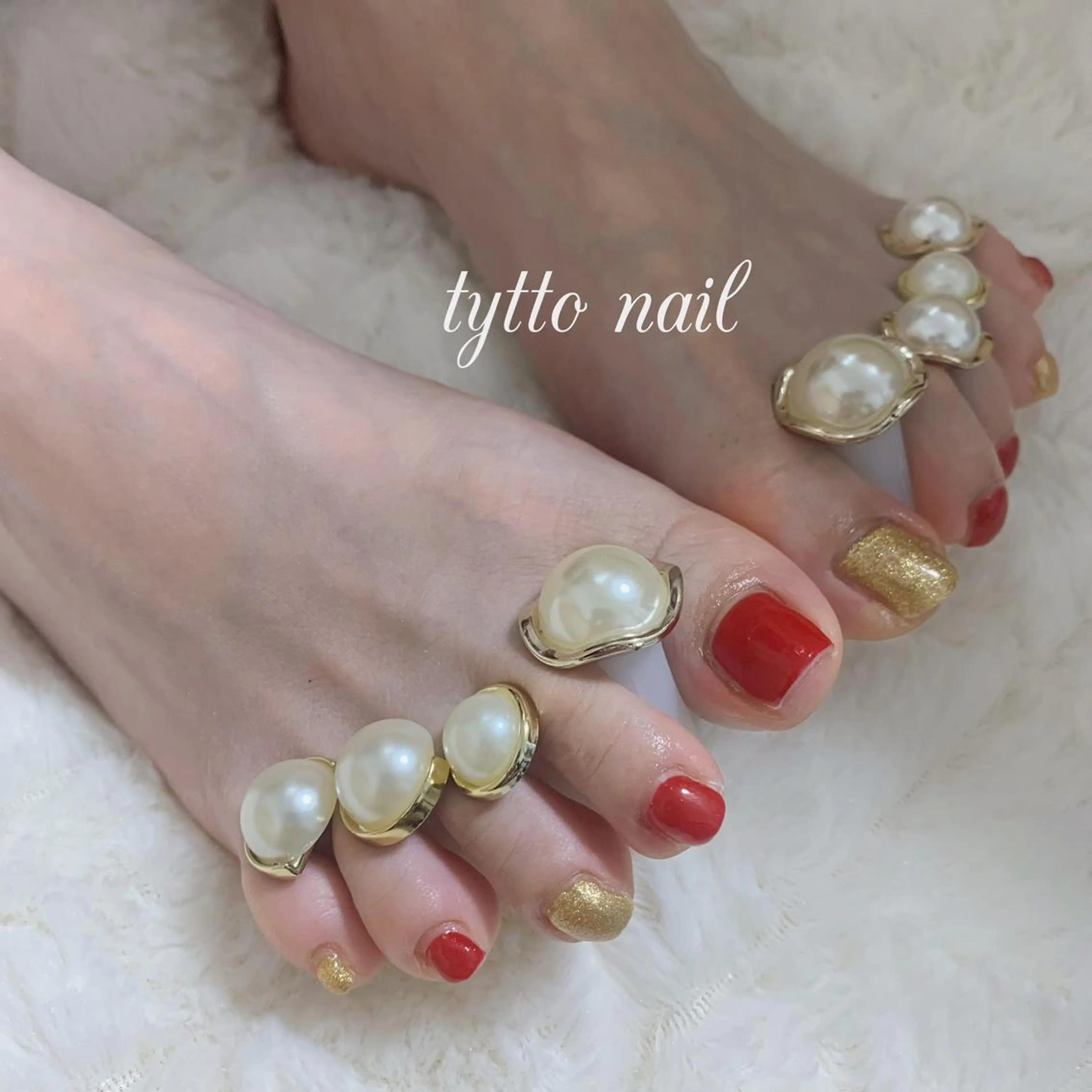 ネイル フットネイル ゴールド ラメ(グリッター) ワンカラーネイル 赤色 tytto nail ❤︎‪‪eri‪‪のネイルデザイン