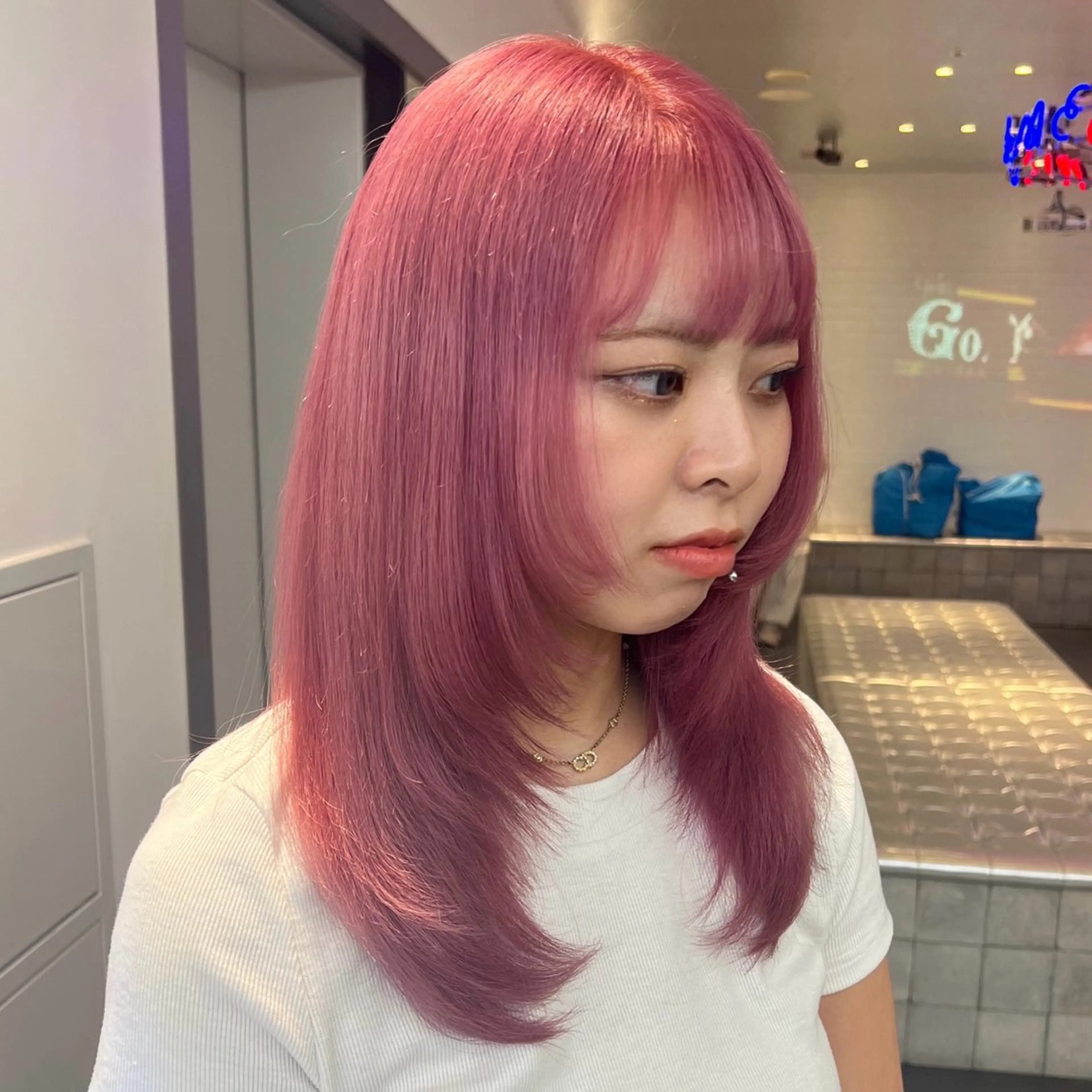 セミロング レイヤーカット 🌼動き×透明感🩵 ハイトーン/ナナのヘアスタイル