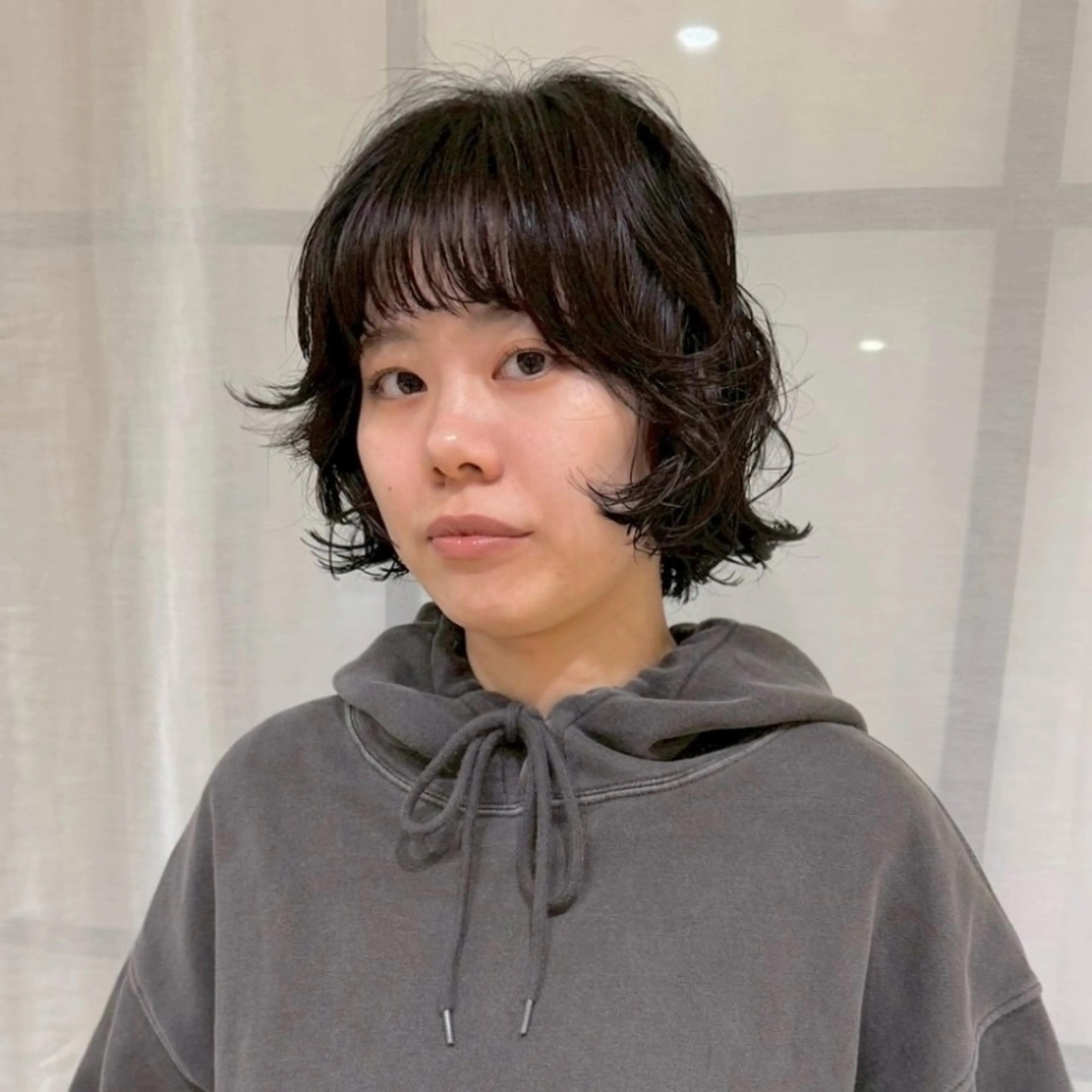 ミディアム カラー パーマ ミディアムパーマ 顔周りカット ニュアンスパーマ カット パーマ 平野恵/透明感カラー ブリーチ/ボブのヘアスタイル