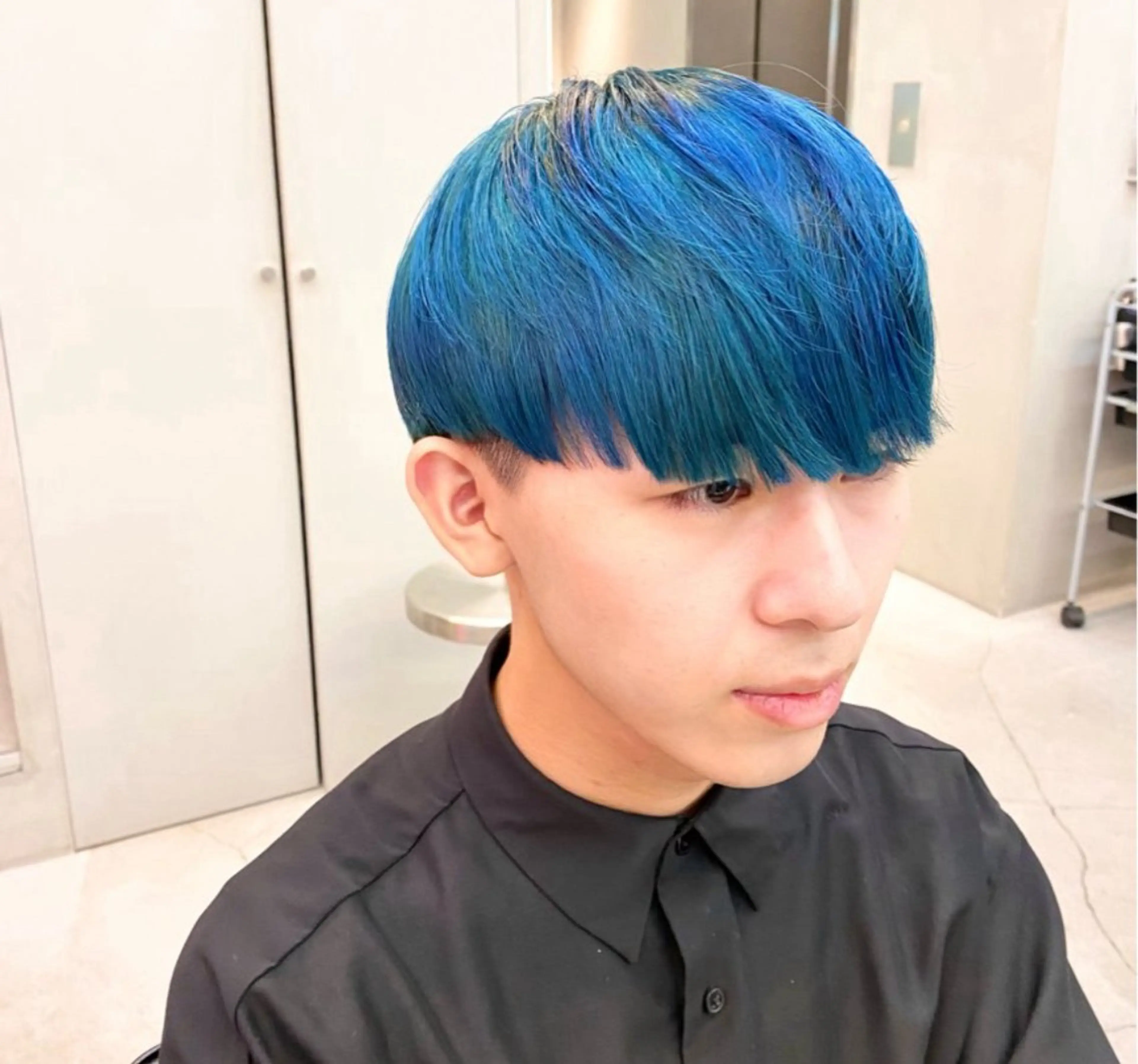 ショート カラー メンズ メンズブリーチ マッシュ 刈り上げ ブリーチ ブルーカラー カット ヘアカラー トリートメント 艶髪と透明感を ‼️/若林のヘアスタイル