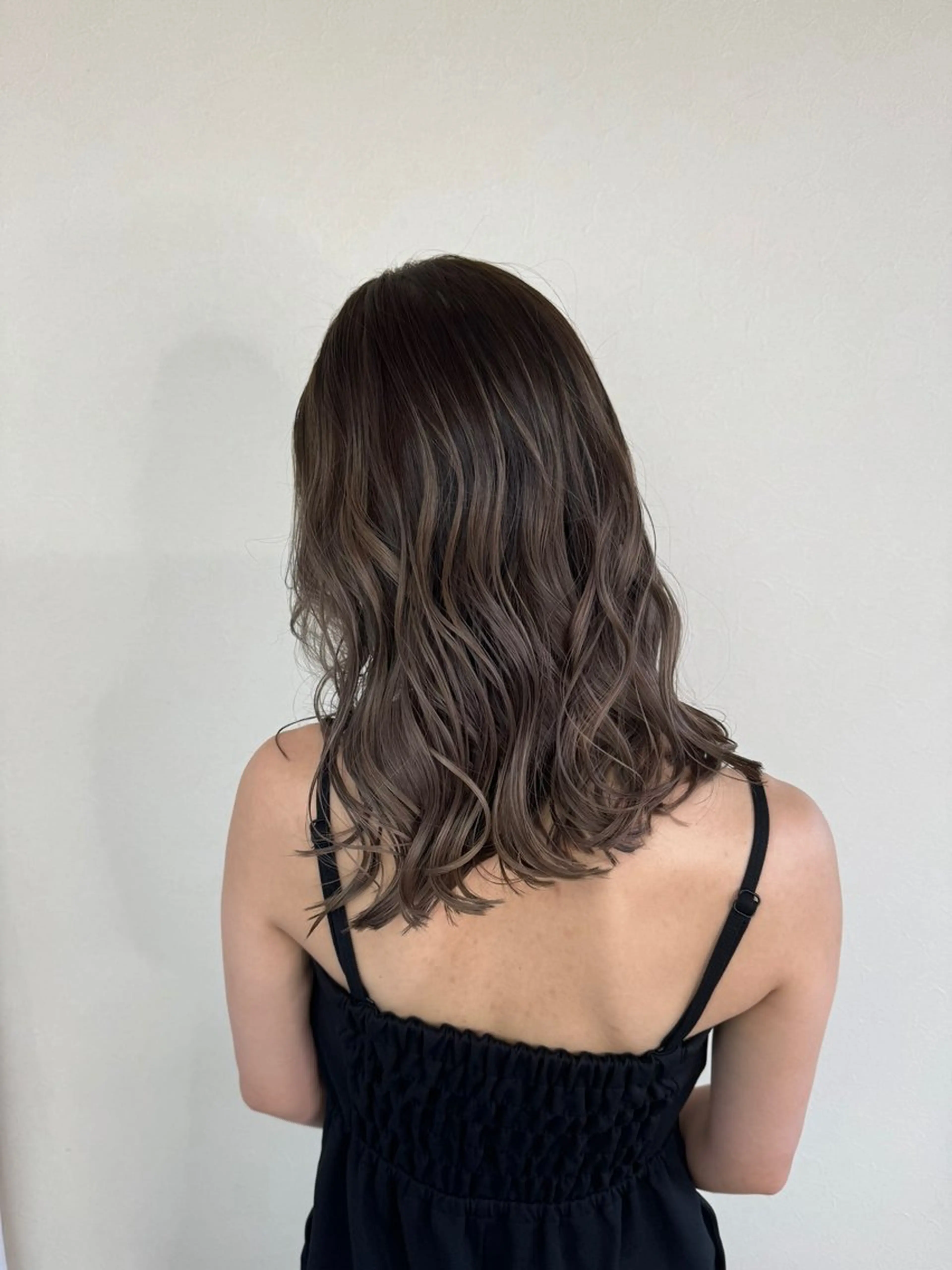 ミディアム カラー グレージュ ミルクティーグレージュ カット ヘアカラー トリートメント ハイライトカラー✨ グレージュ✨鎌倉光洋のヘアスタイル