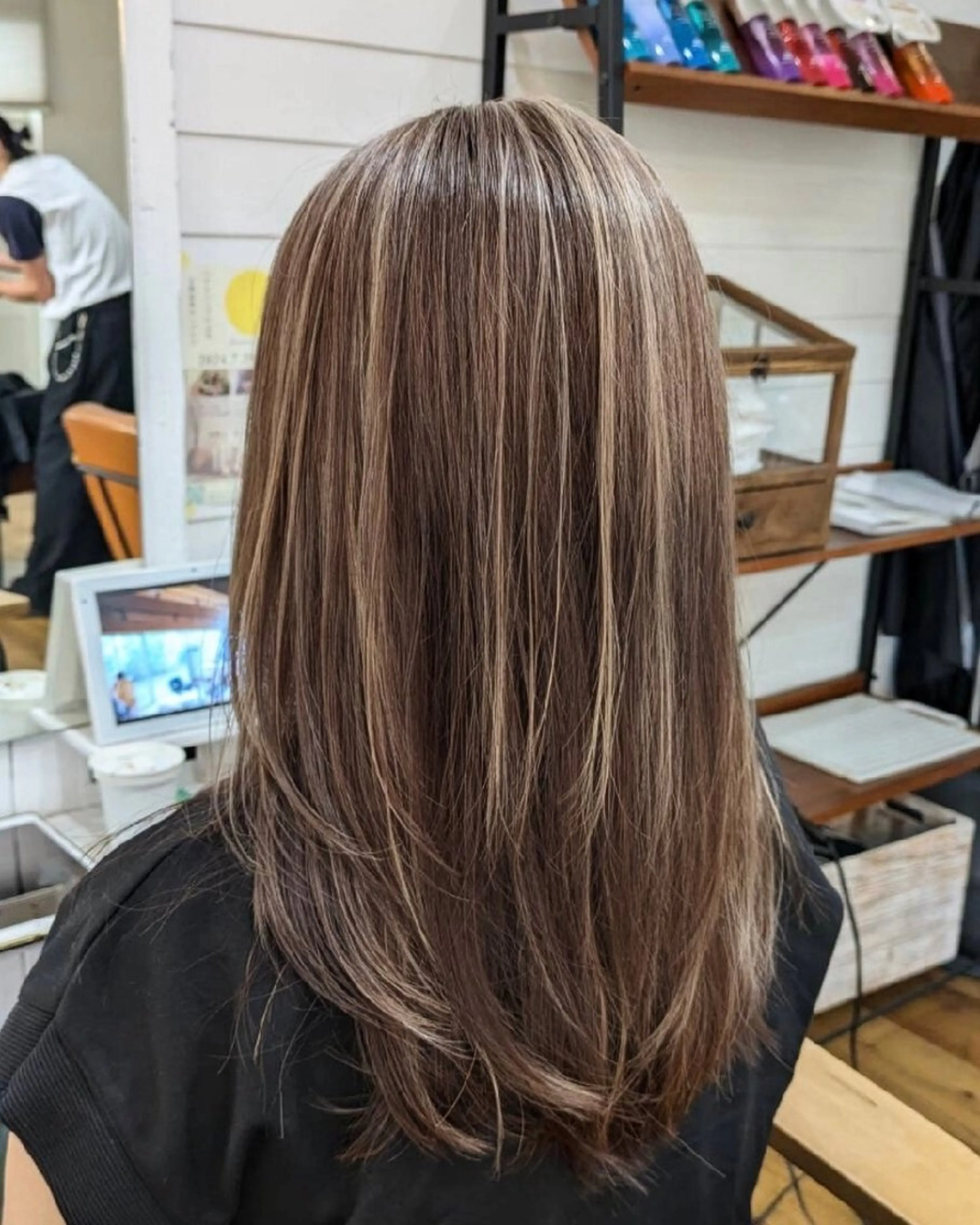 ロング カラー ベージュカラー ブリーチ ブラウンカラー ダブルカラー グレージュ 奥田 誠司のヘアスタイル