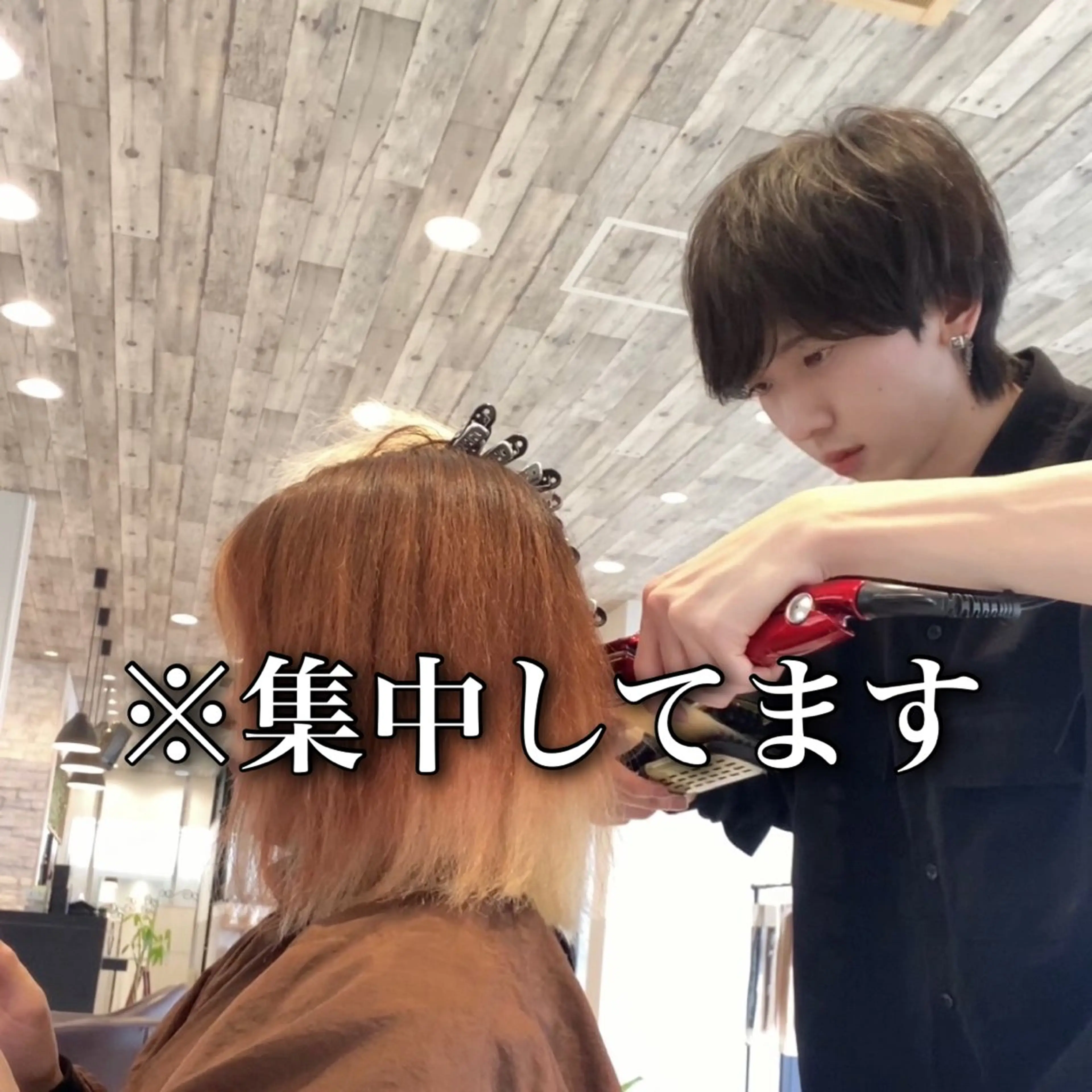 セミロング 他店で断られた方歓迎 ブリーチ縮毛矯正のヘアスタイル