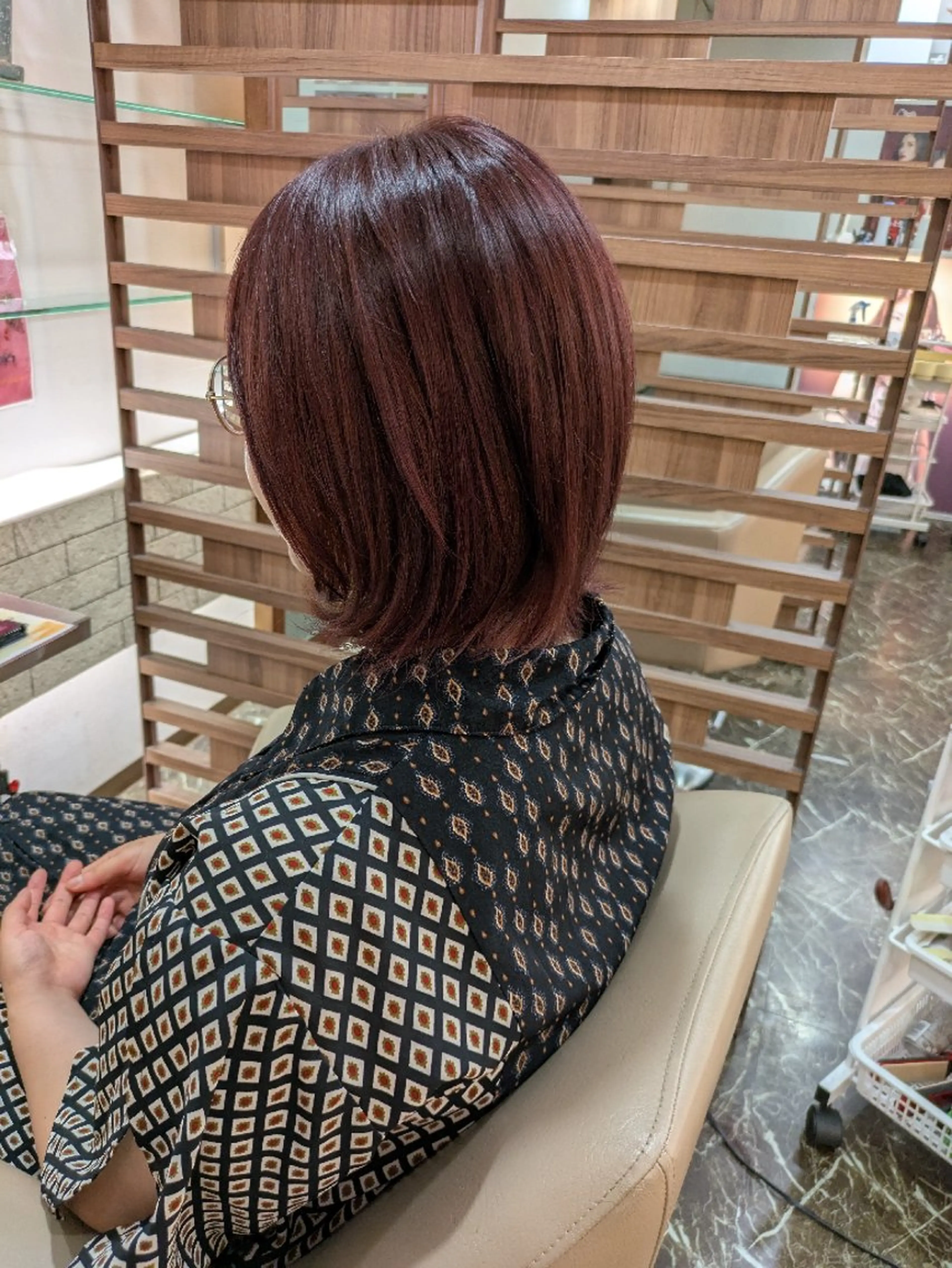 カラー ミディアム ブリーチ イルミナカラー ピンクカラー レイヤーカット 髪質改善⭐️⭐️⭐️ コワフェルドエクセルのヘアスタイル