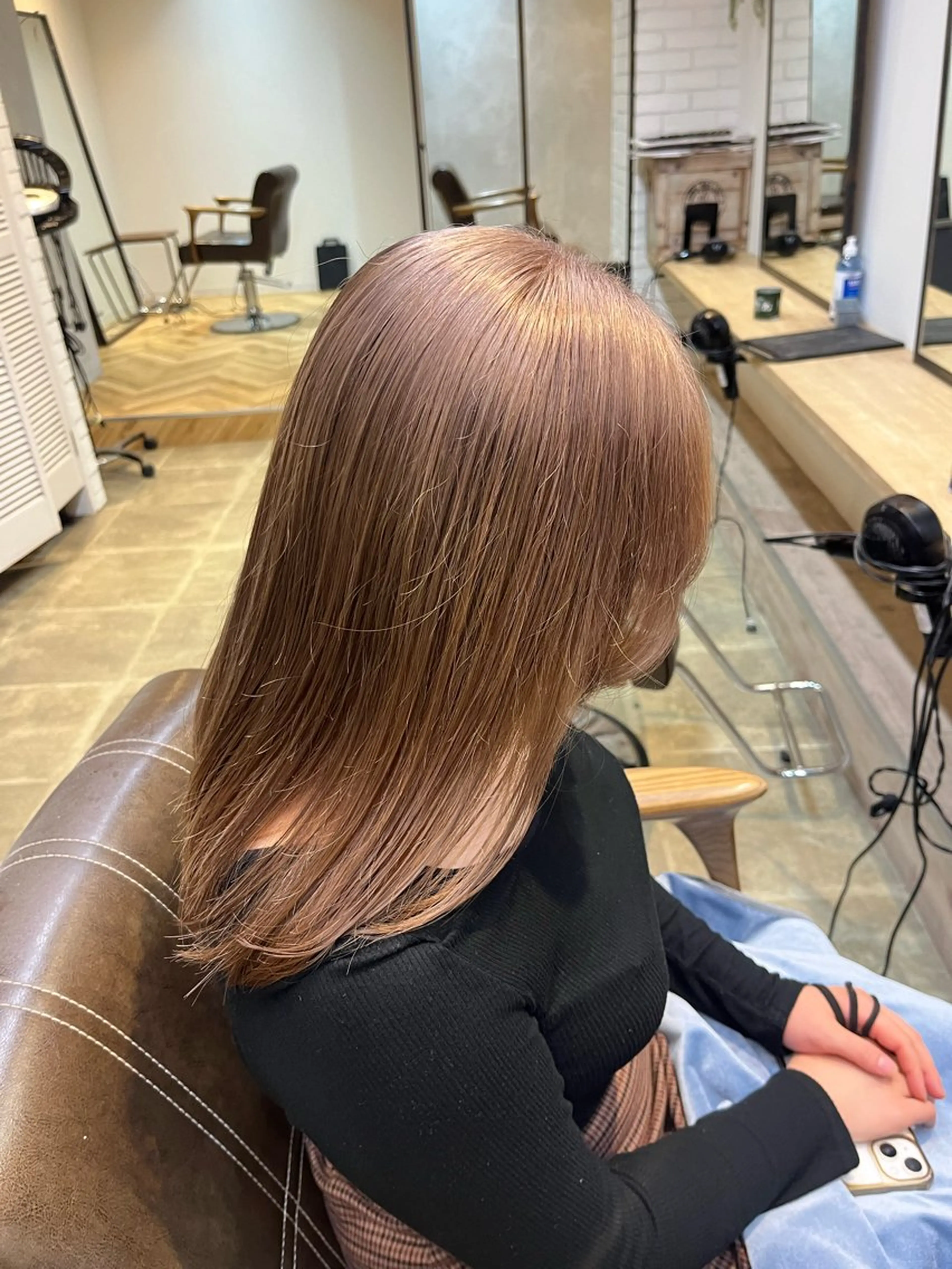 セミロング カラー ブリーチ 多河 遥のヘアスタイル