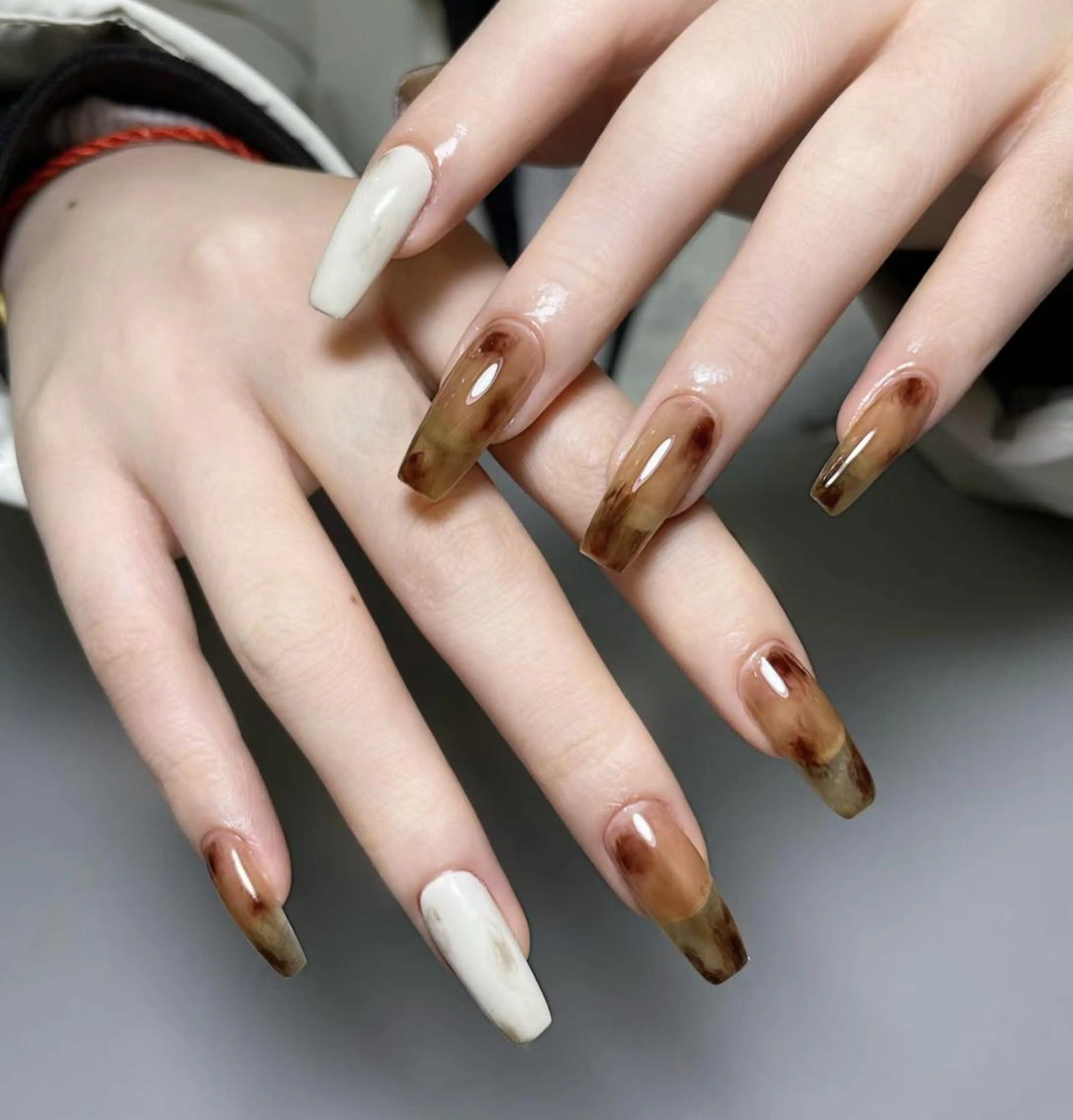 ネイル アートネイル 長さ出し ネイルチップ Queens テイのネイルデザイン