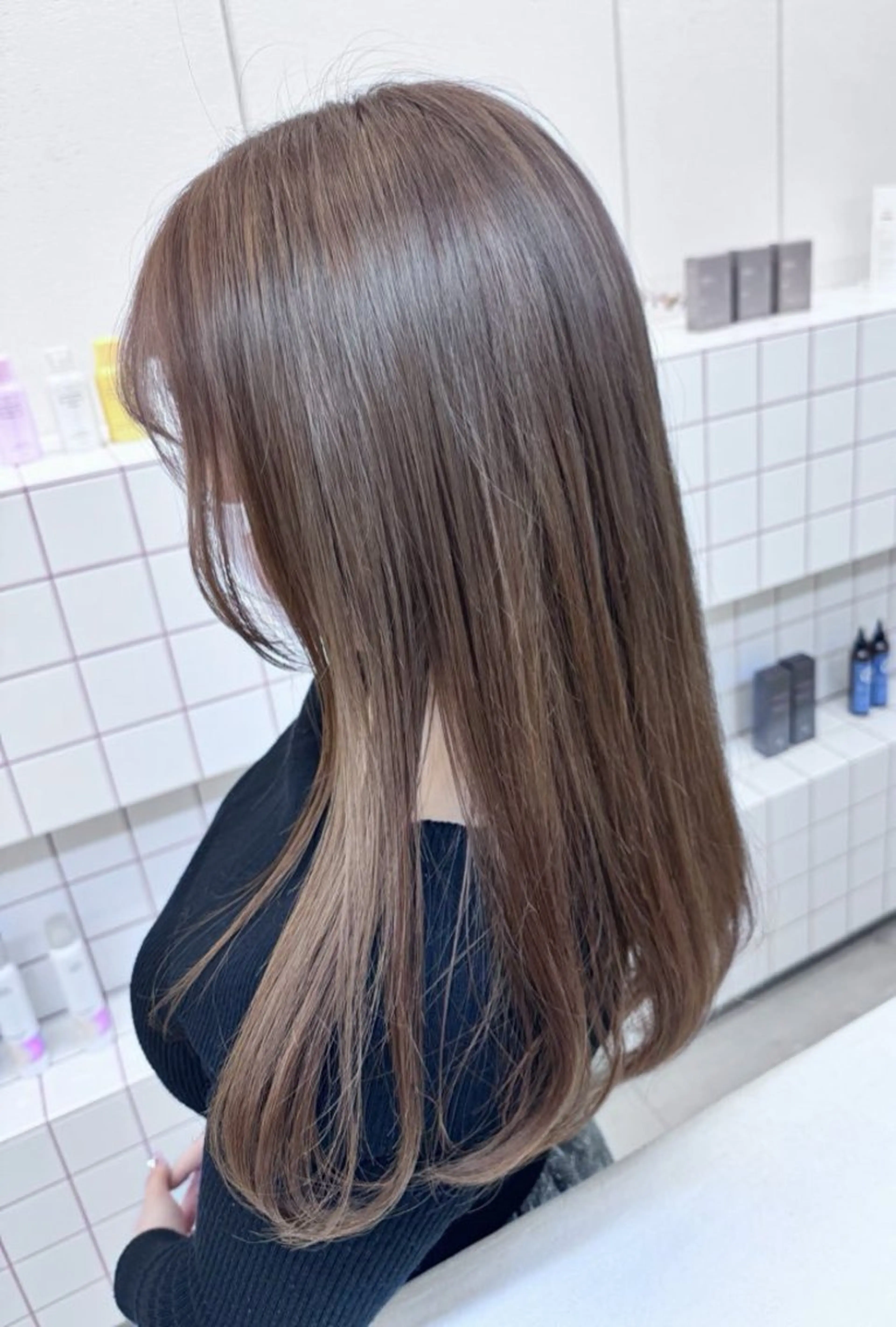 カラー ブリーチ ダブルカラー グレージュ ミルクティーグレージュ 花見 亜沙美のヘアスタイル