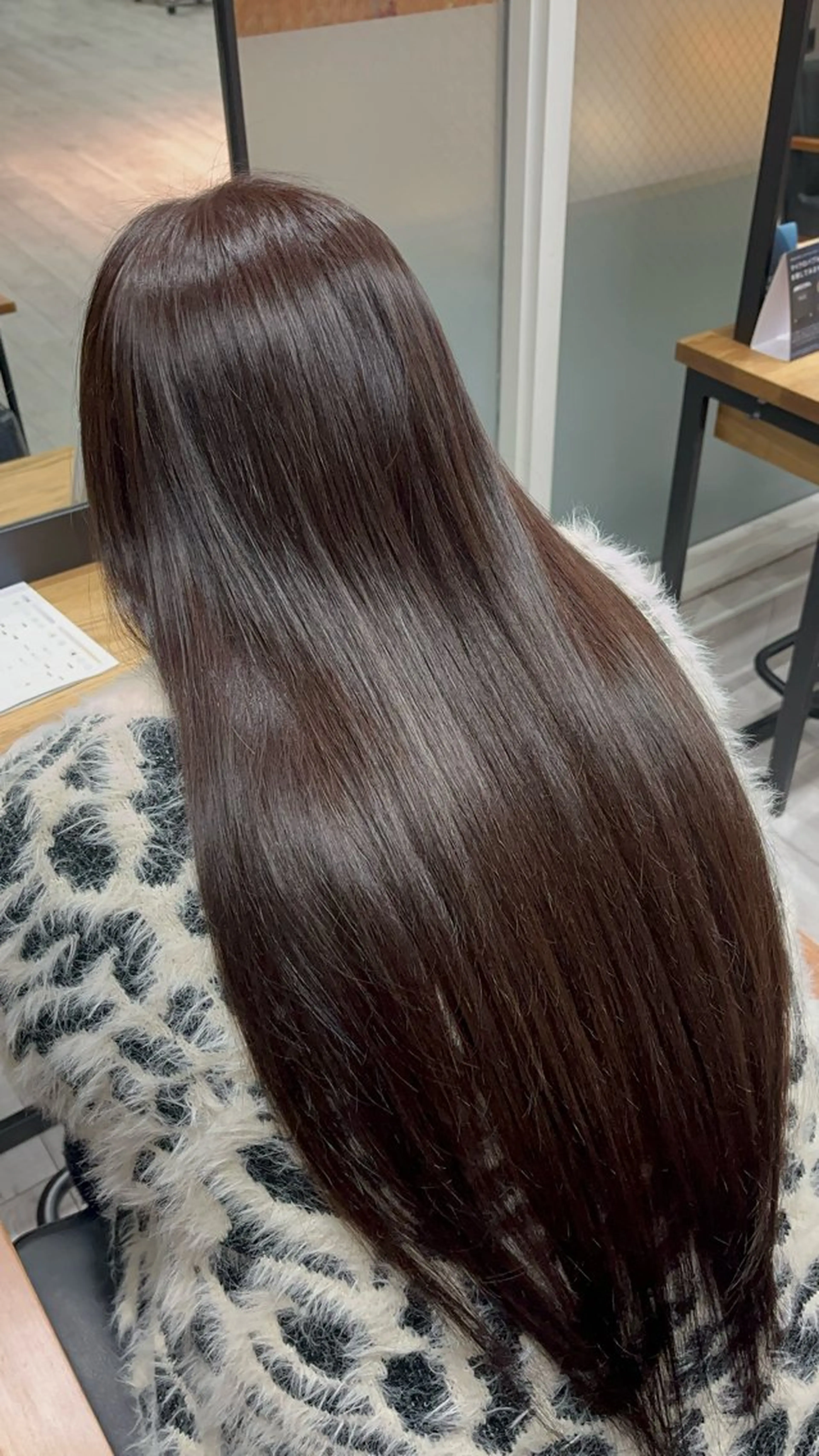 ロング カラー ショコラグレージュ グレージュ アイバ シュンのヘアスタイル