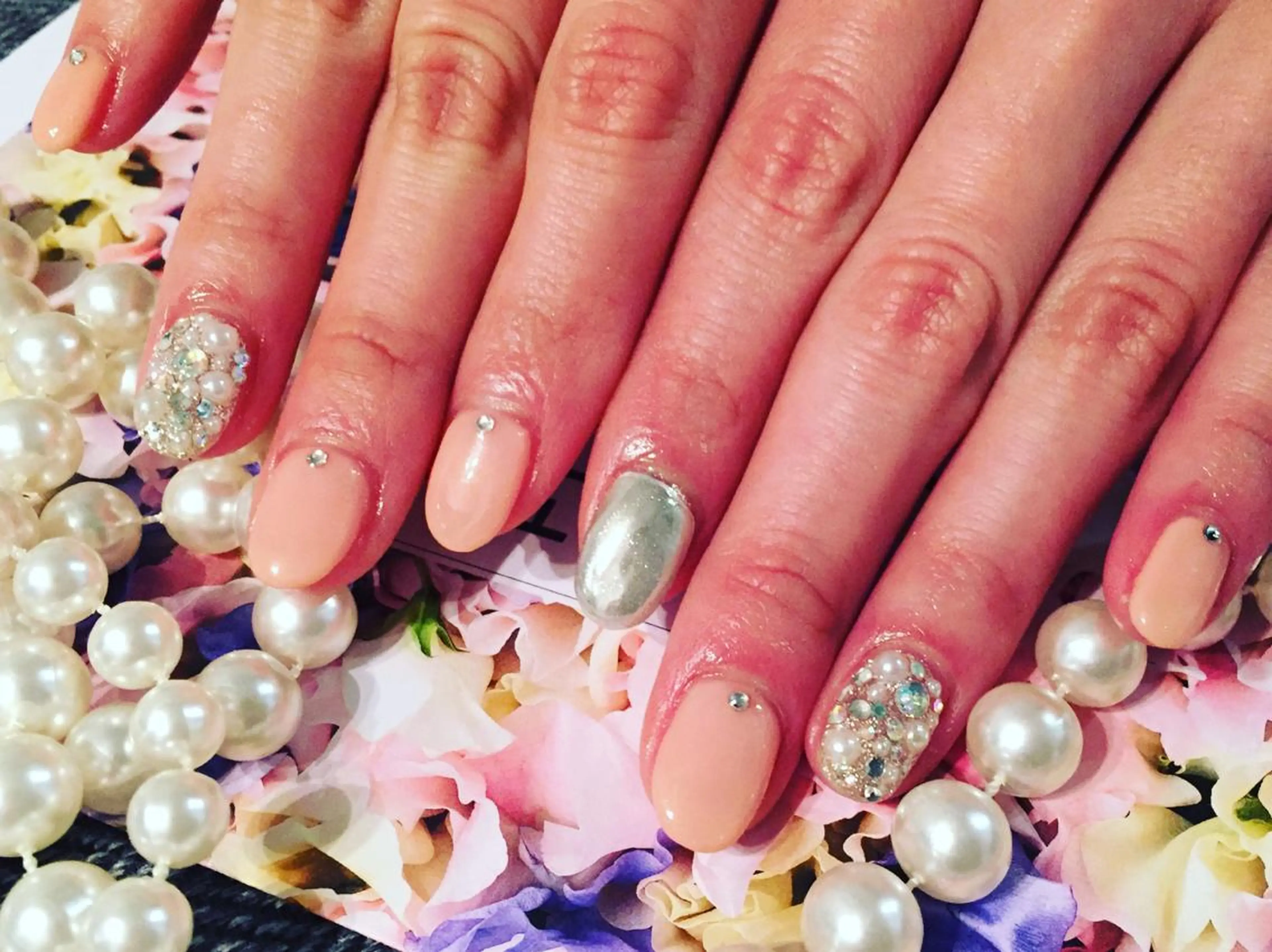 ネイル ストーンネイル Lily closetのネイルデザイン