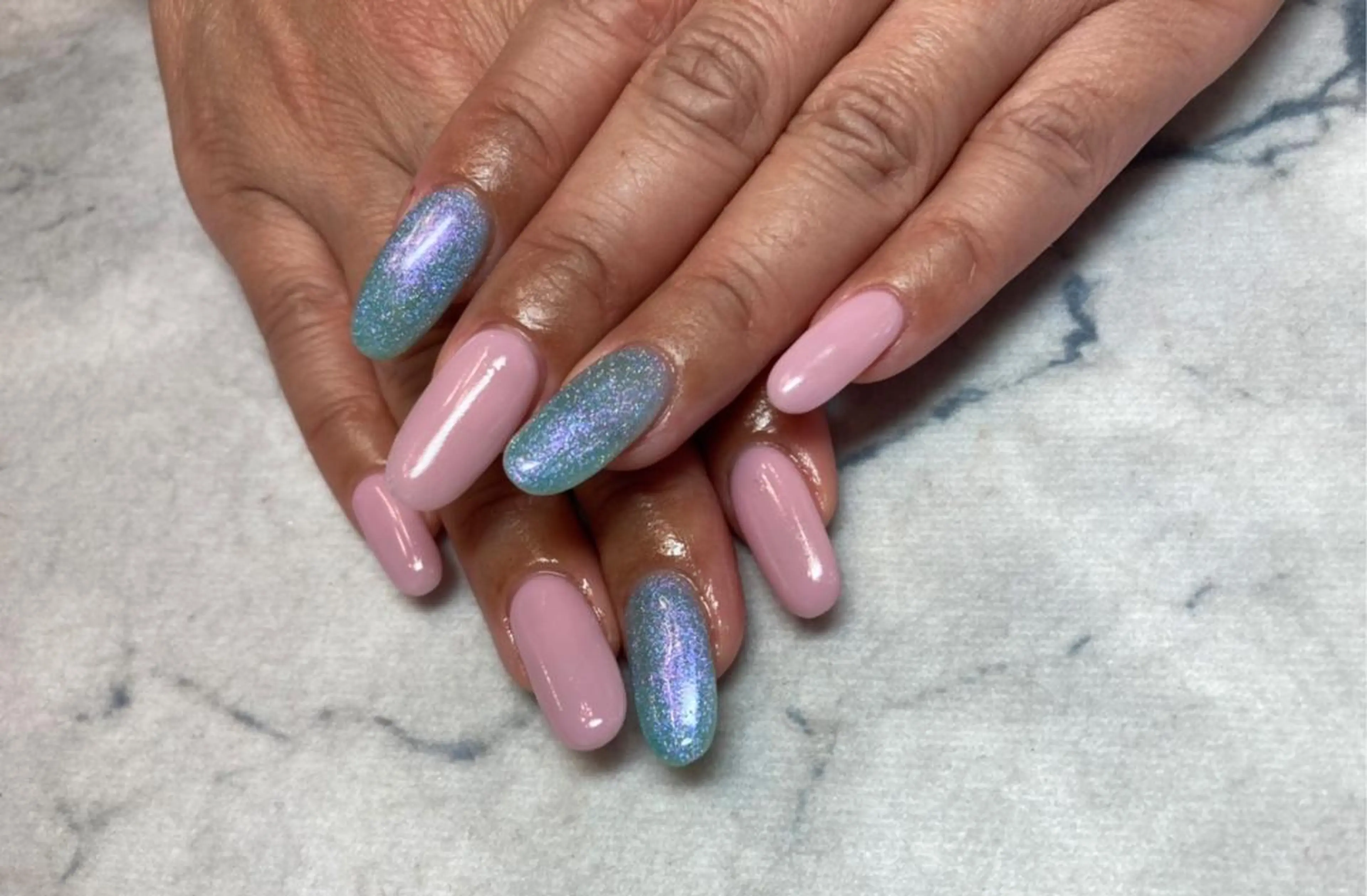 ネイル ネイルリボン 受付スタッフのネイルデザイン