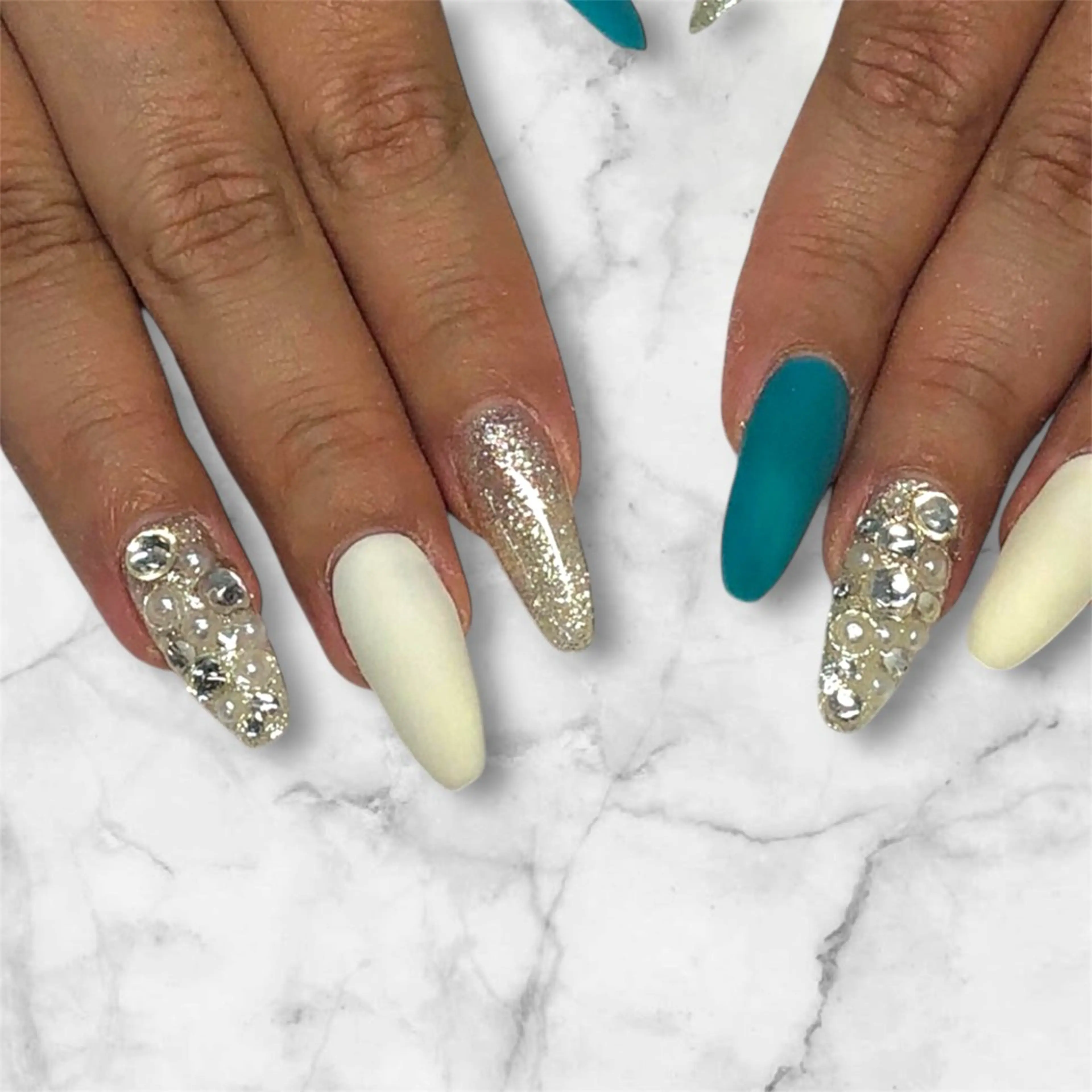 ネイル 長さ出し キラキラネイル マットネイル ハンドネイル i'm nailのネイルデザイン