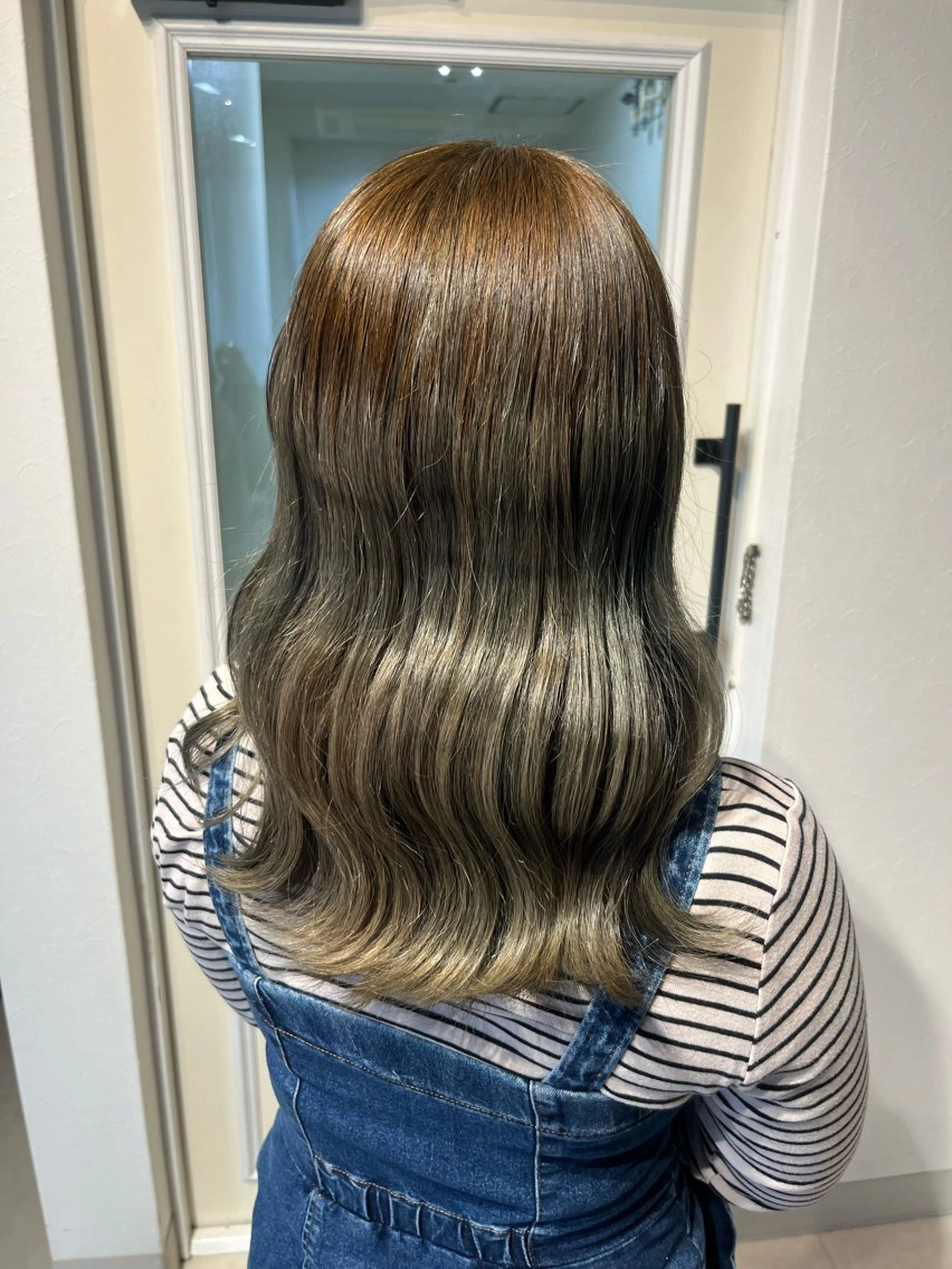 セミロング カラー ブリーチ ブリーチなしカラー オリーブカラー annuy aoiのヘアスタイル