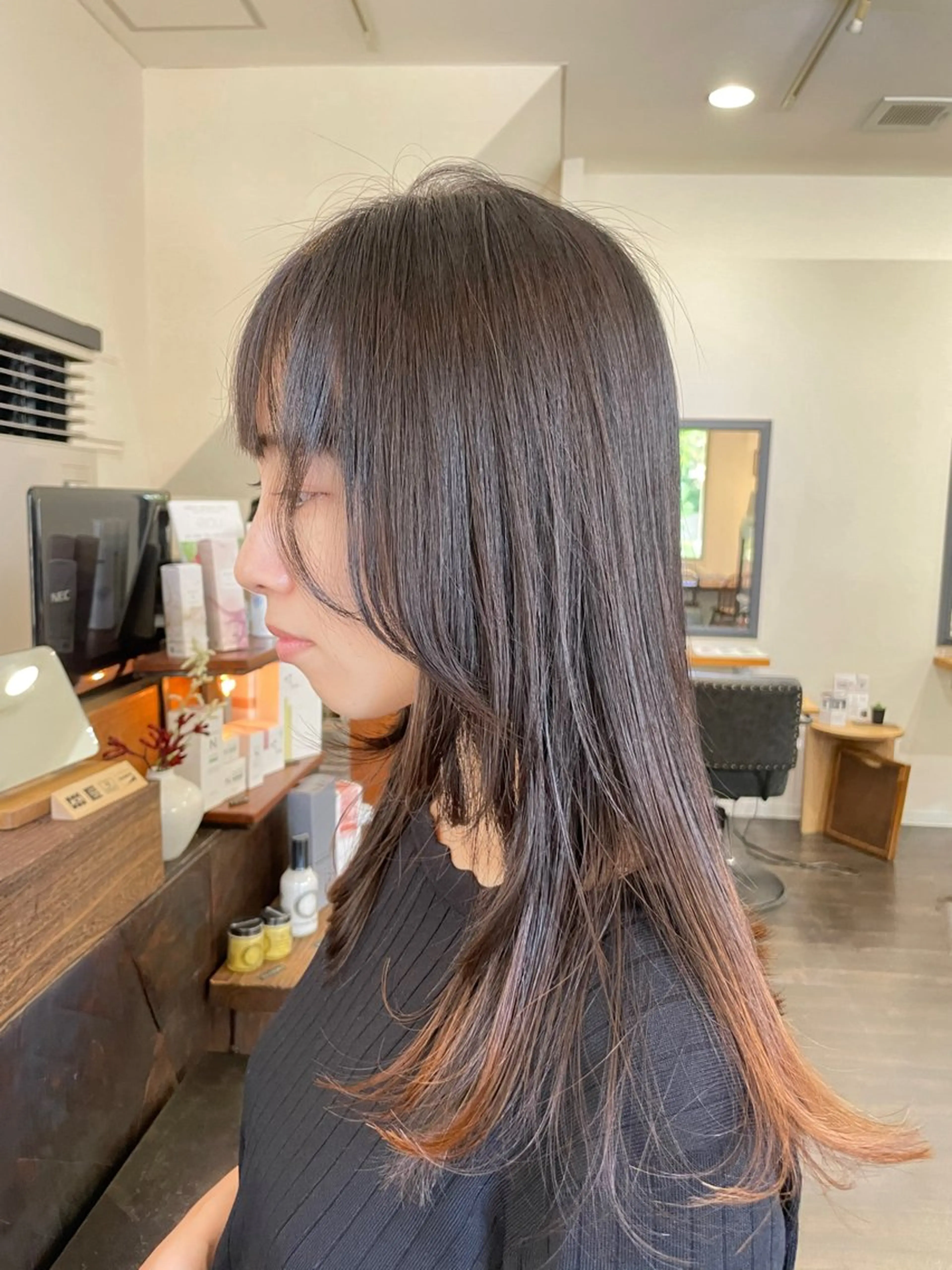 ロング 三國 栞音のヘアスタイル